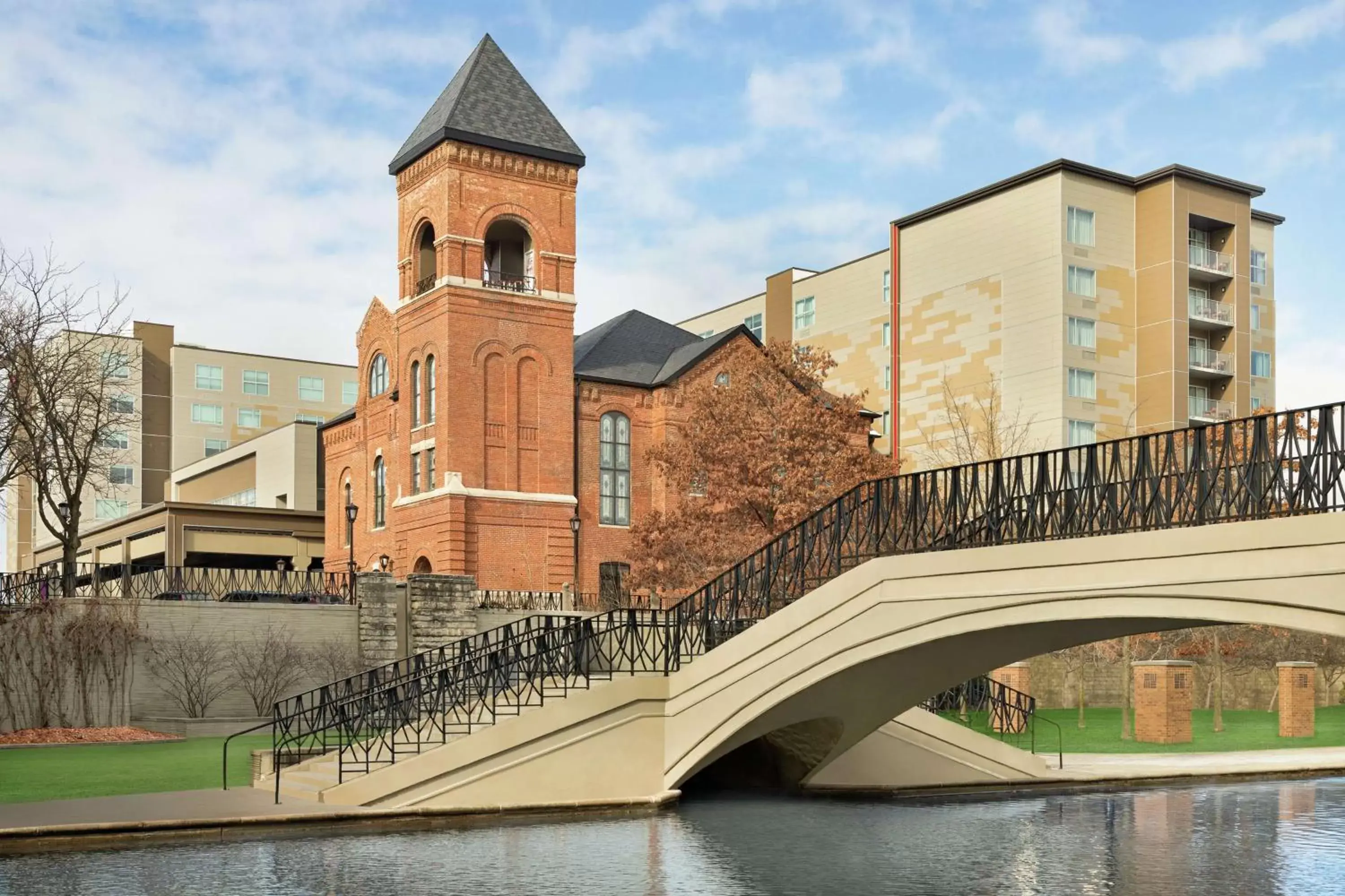 Property building in Hampton Inn Indianapolis Downtown IUPUI