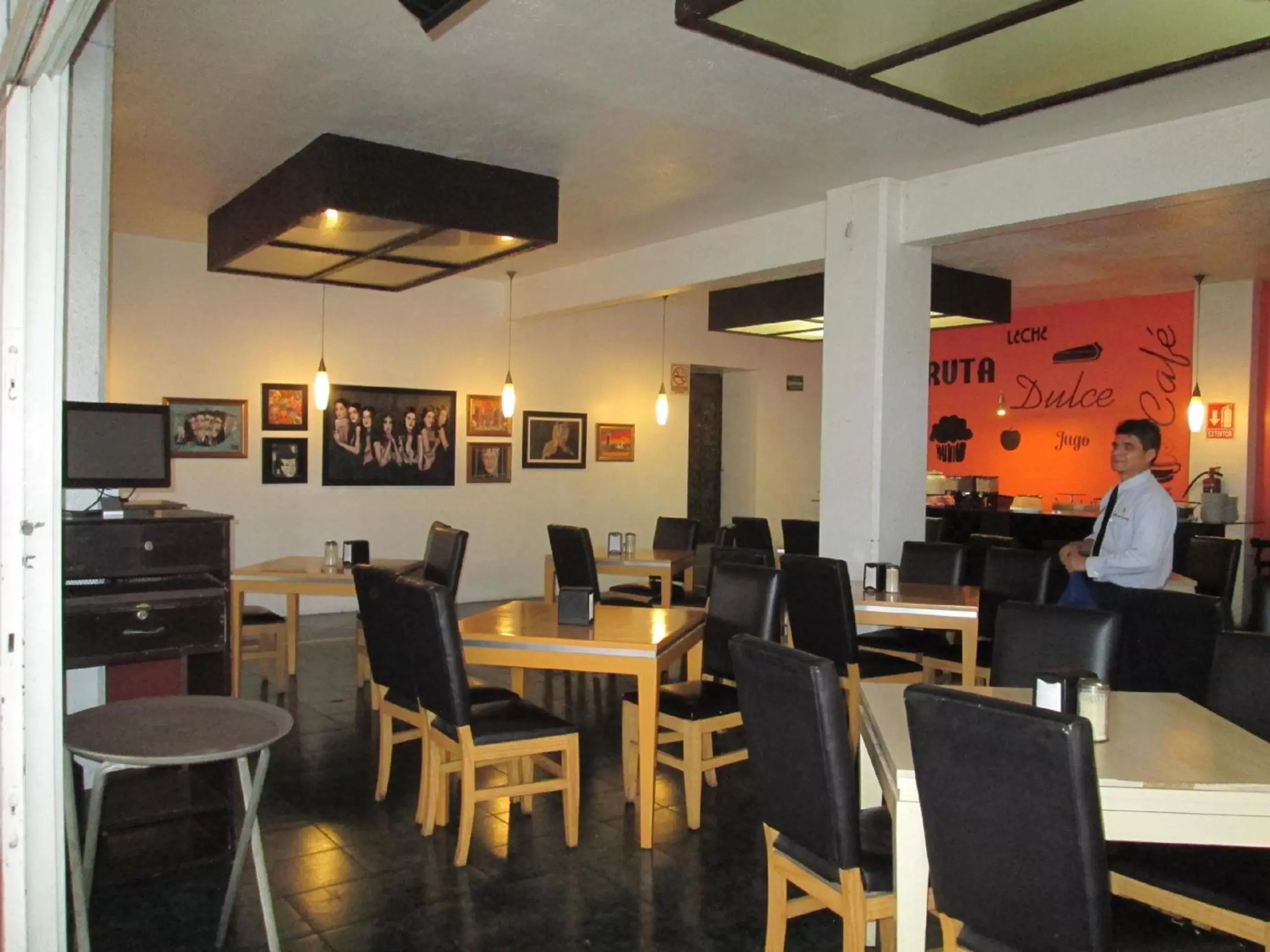 Dining area in Hotel Del Parque