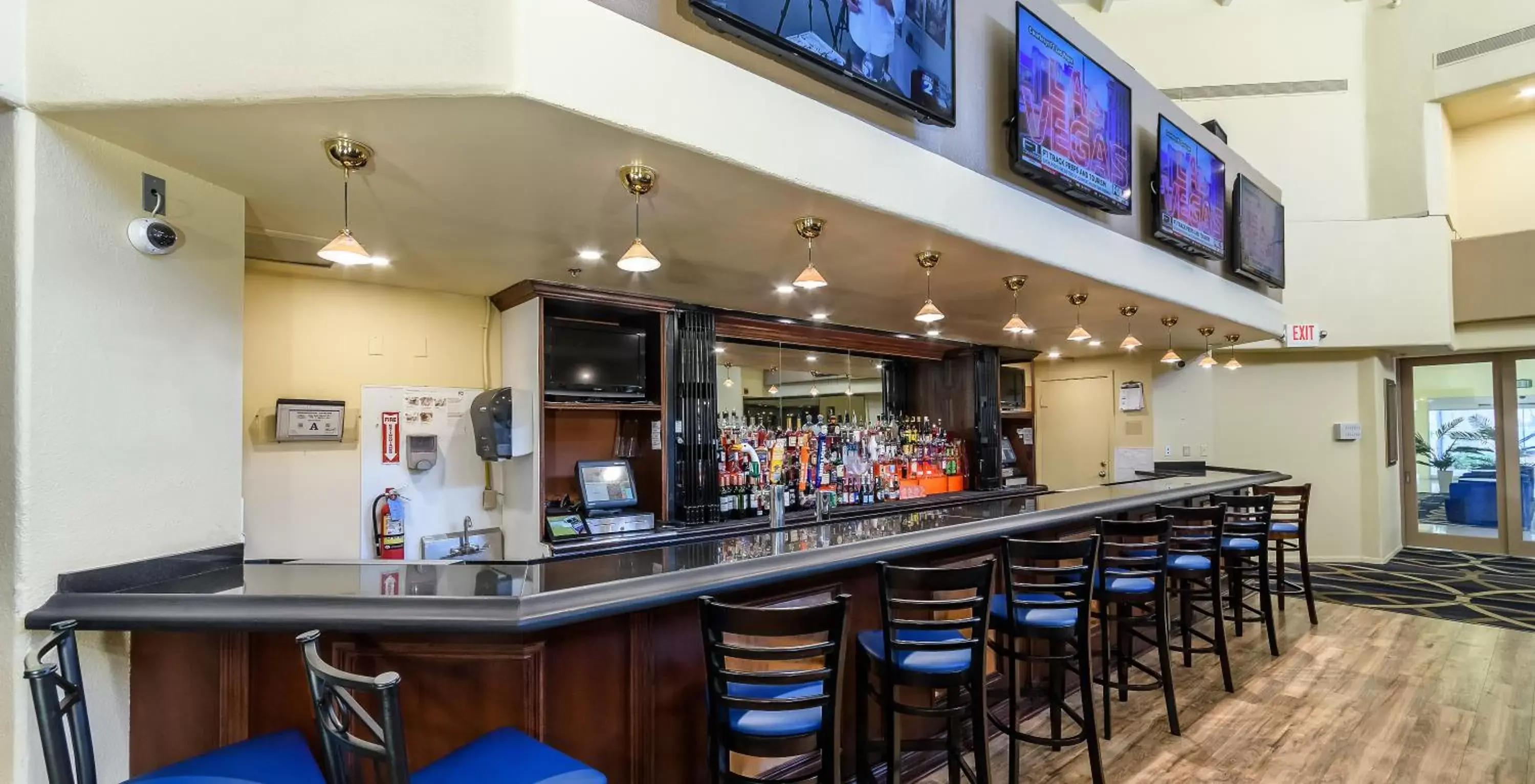 Lounge or bar in Alexis Park All Suite Resort Lounge or bar in Alexis Park All Suite Resort