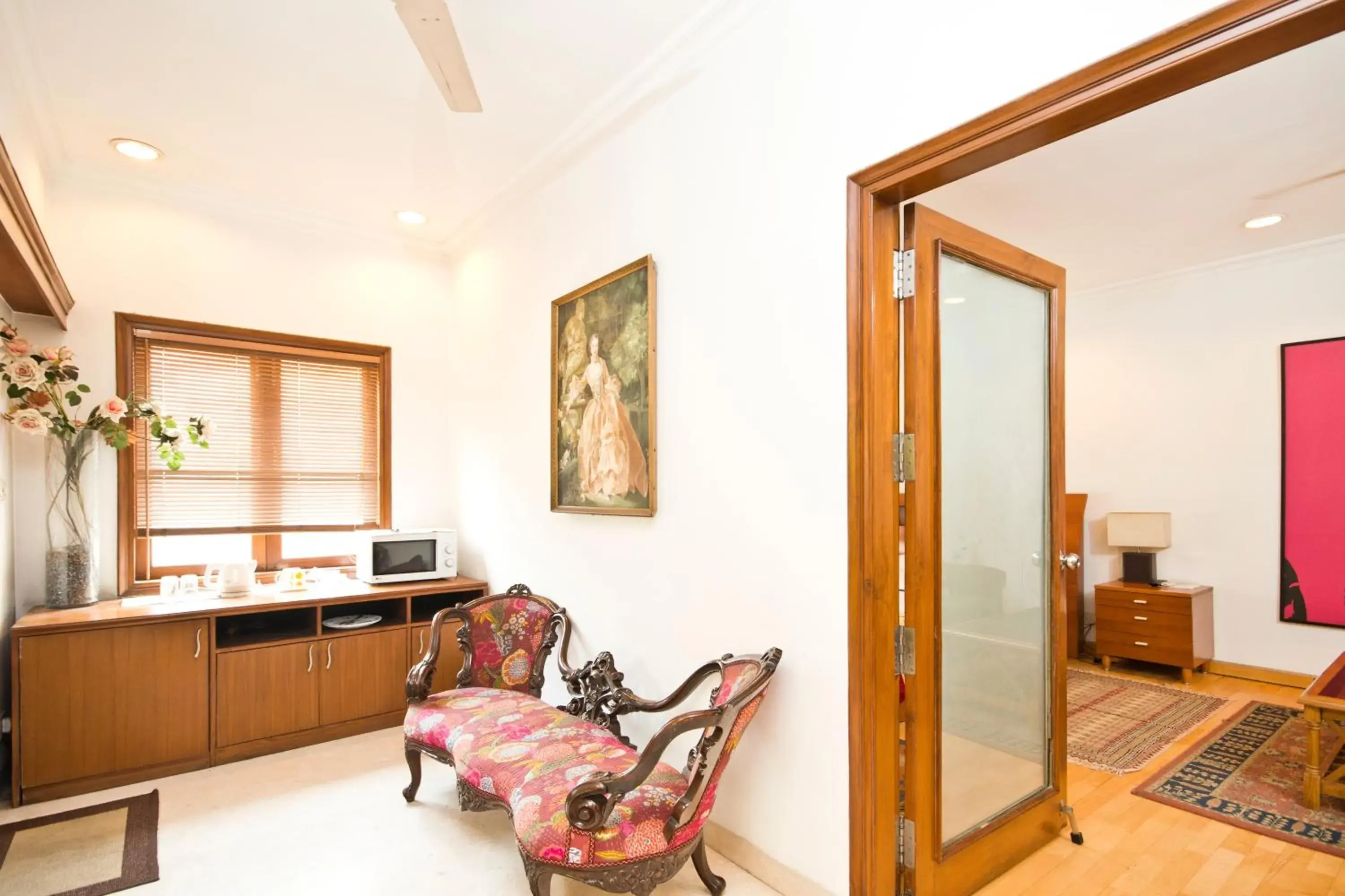 Kitchen or kitchenette, Seating Area in Trendy Bed & Breakfast