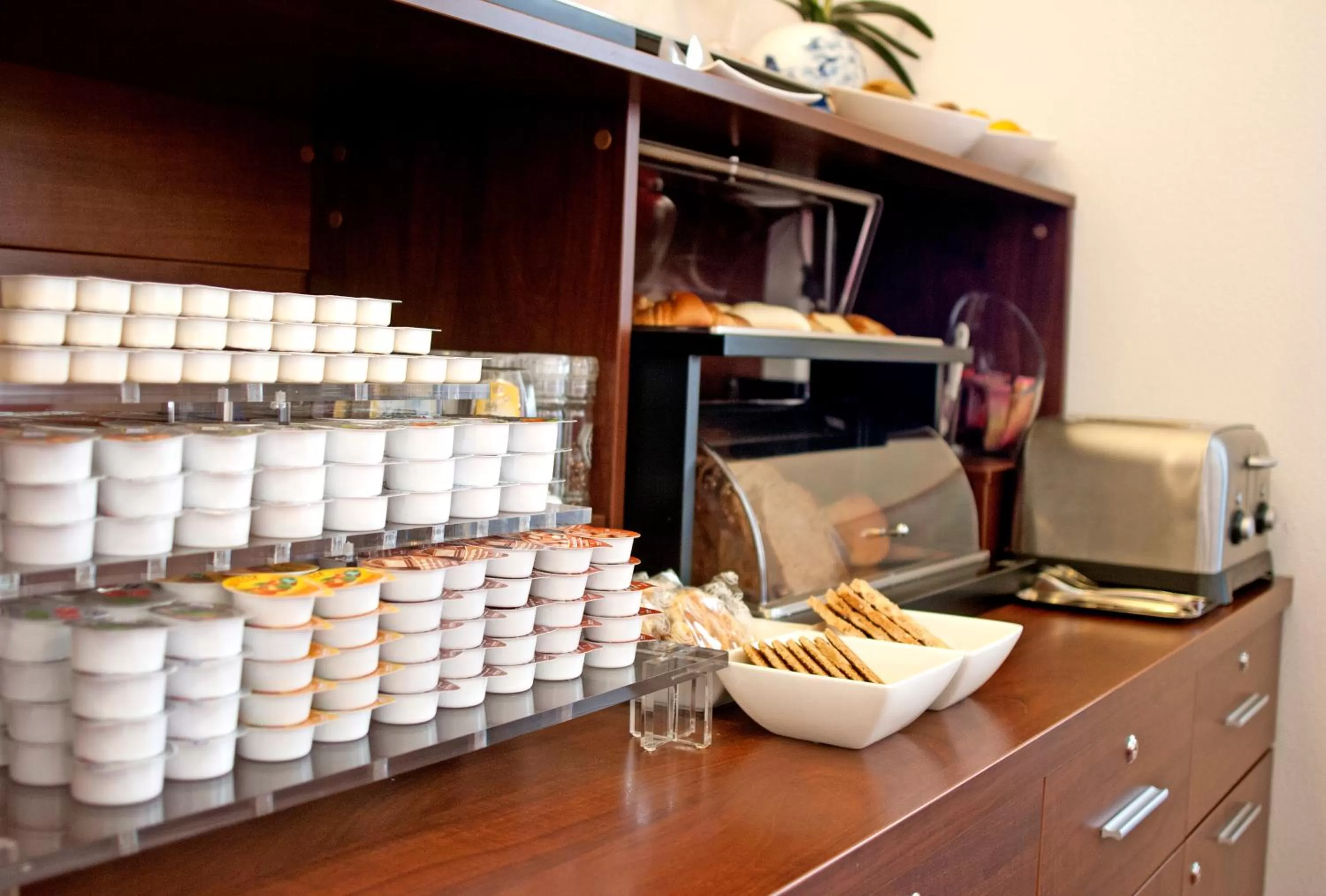 Restaurant/places to eat in Hotel Allure