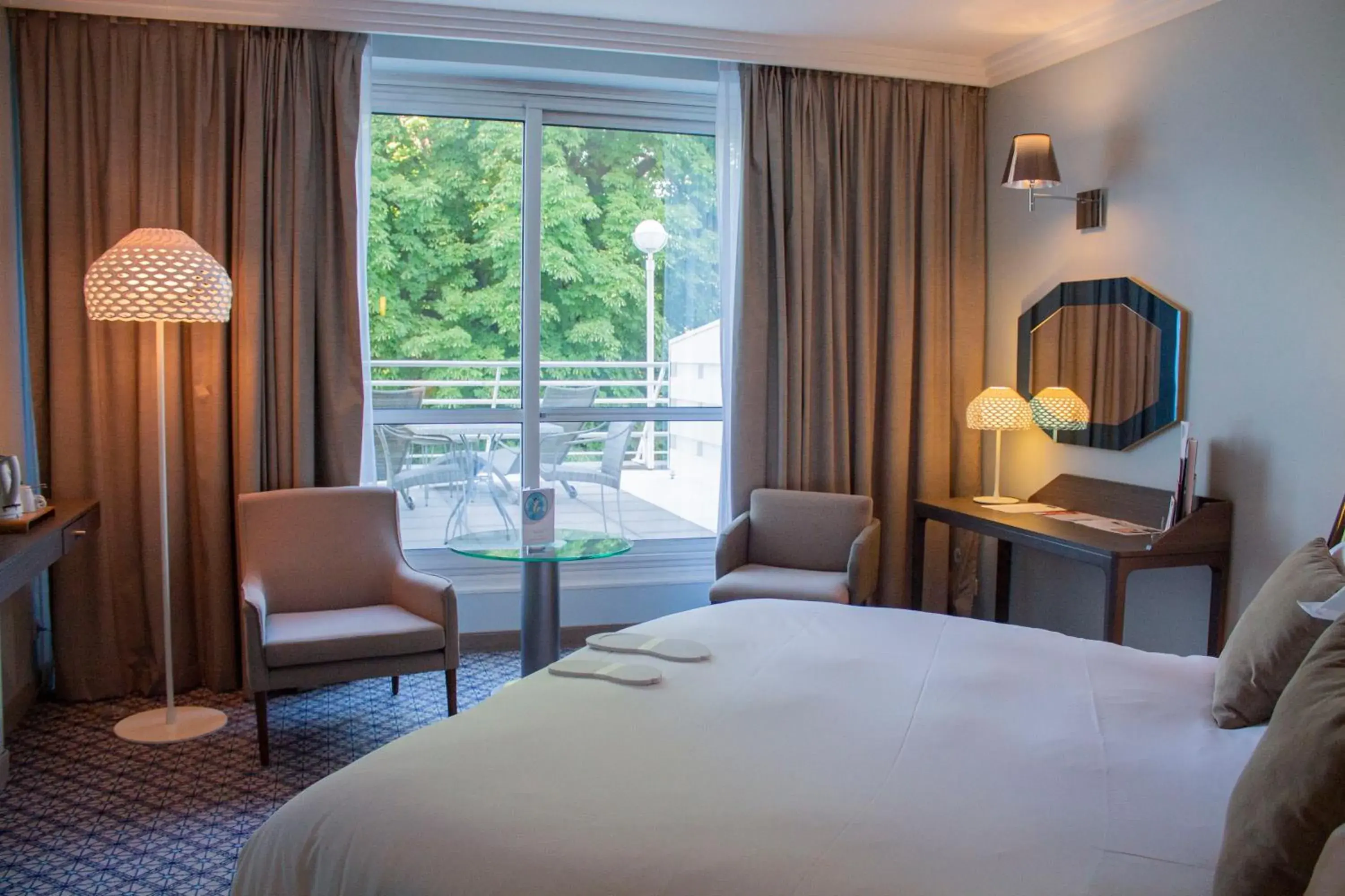 Deluxe Terrace Double Room with Park View in Vichy Spa Hotel Les Celestins Deluxe Terrace Double Room with Park View in Vichy Spa Hotel Les Celestins