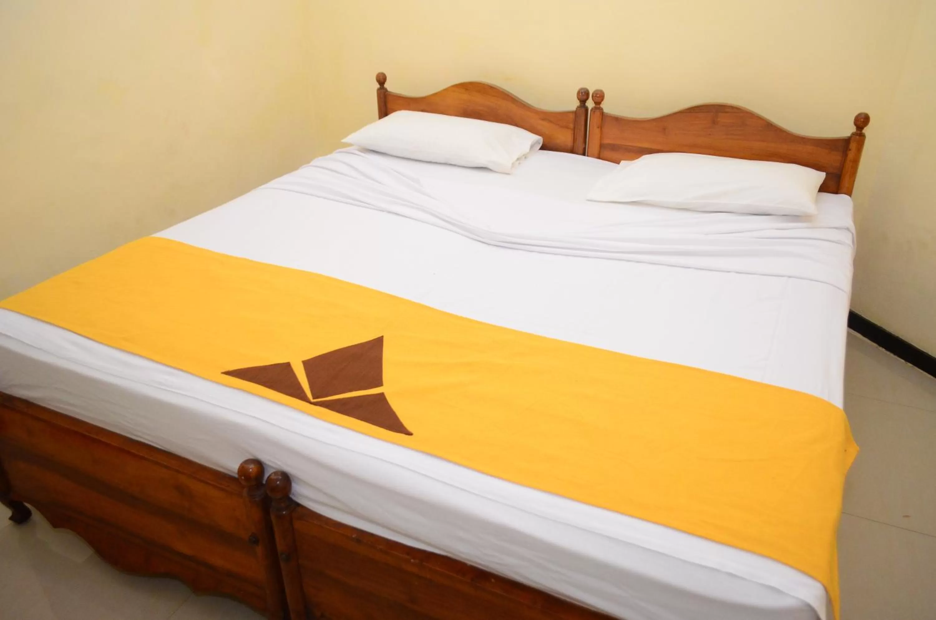 Photo of the whole room, Bed in Jayasinghe Holiday Resort