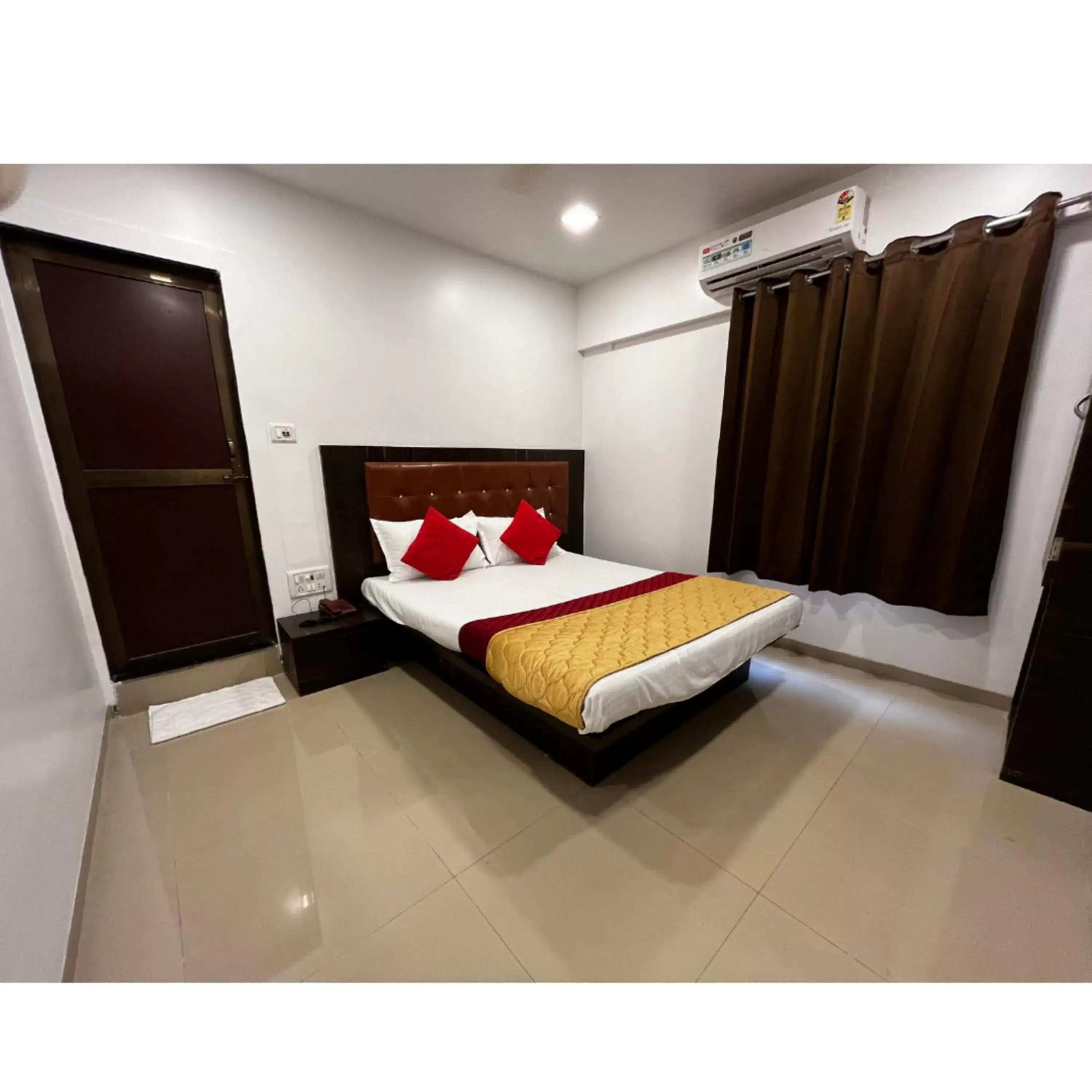 Bedroom, Bed in Hotel Borivali Executive - Near Borivali Railway Station Bedroom, Bed in Hotel Borivali Executive - Near Borivali Railway Station