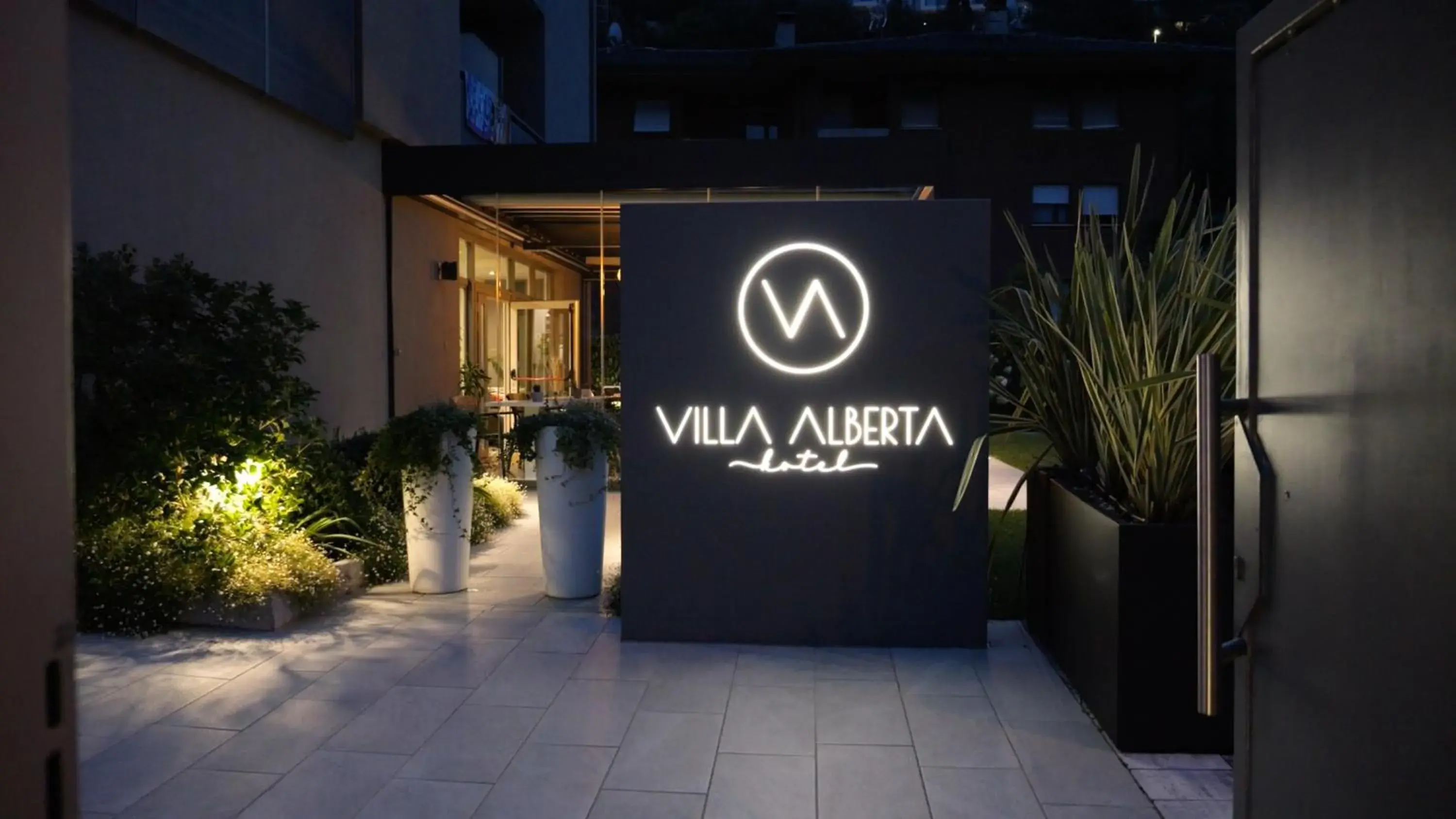 Facade/entrance in Hotel Villa Alberta