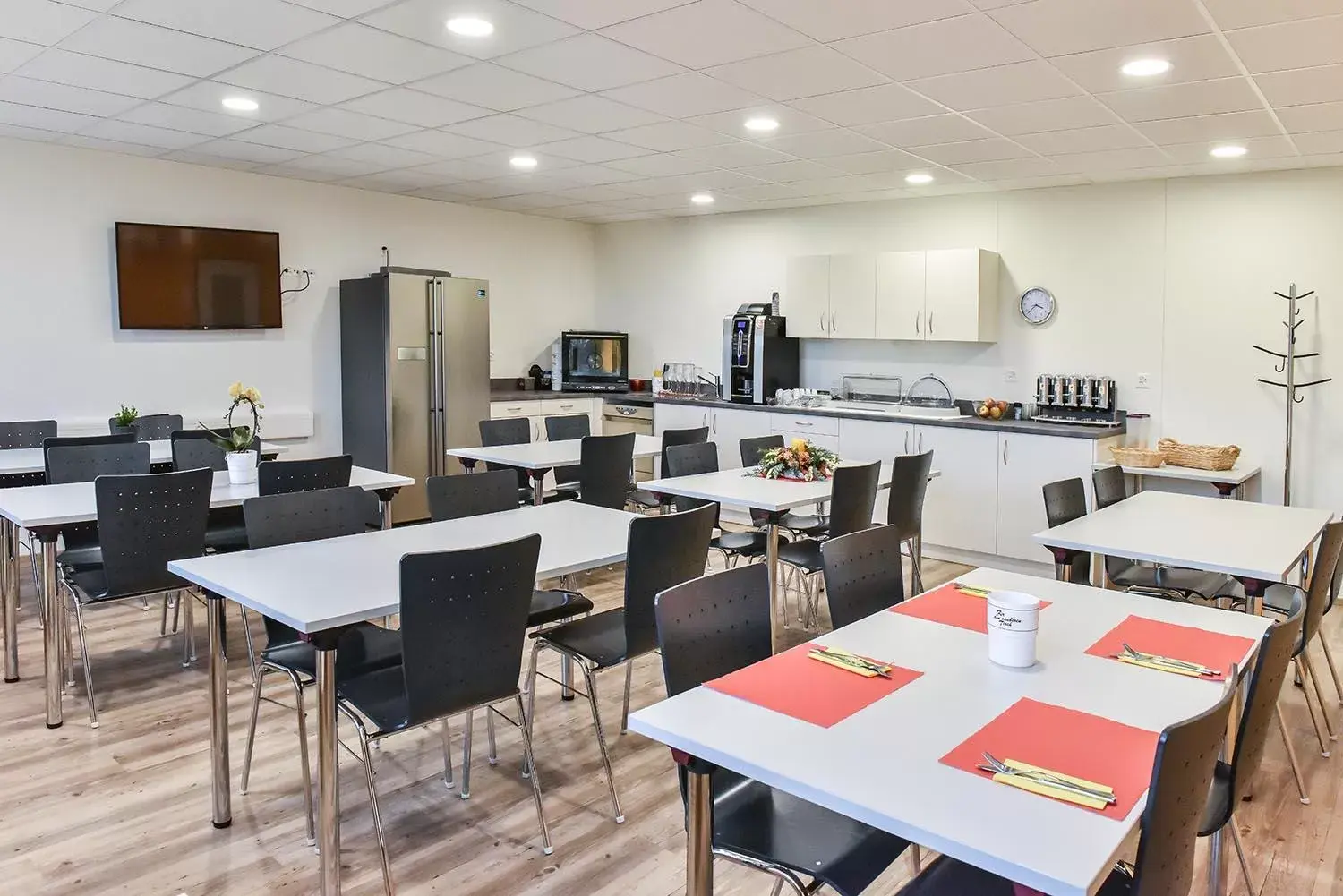 Banquet/Function facilities, Restaurant/Places to Eat in Hotel am Kreisel: Self-Service Check-In Hotel