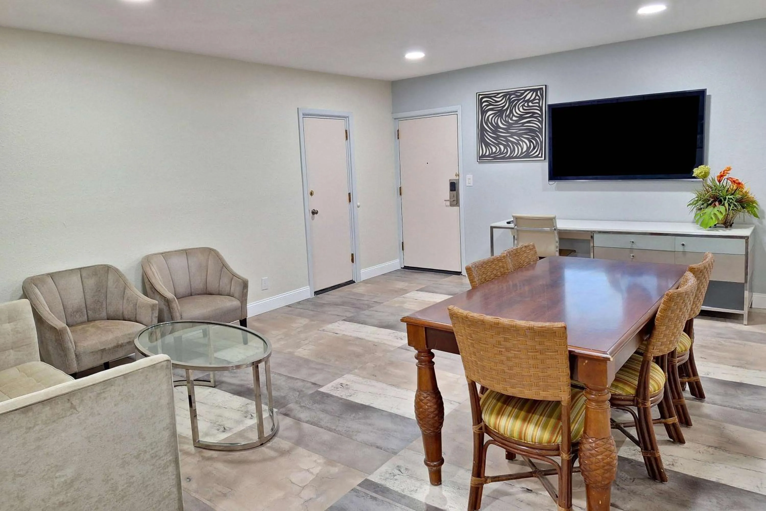 Photo of the whole room in Travelodge by Wyndham Indianapolis Speedway