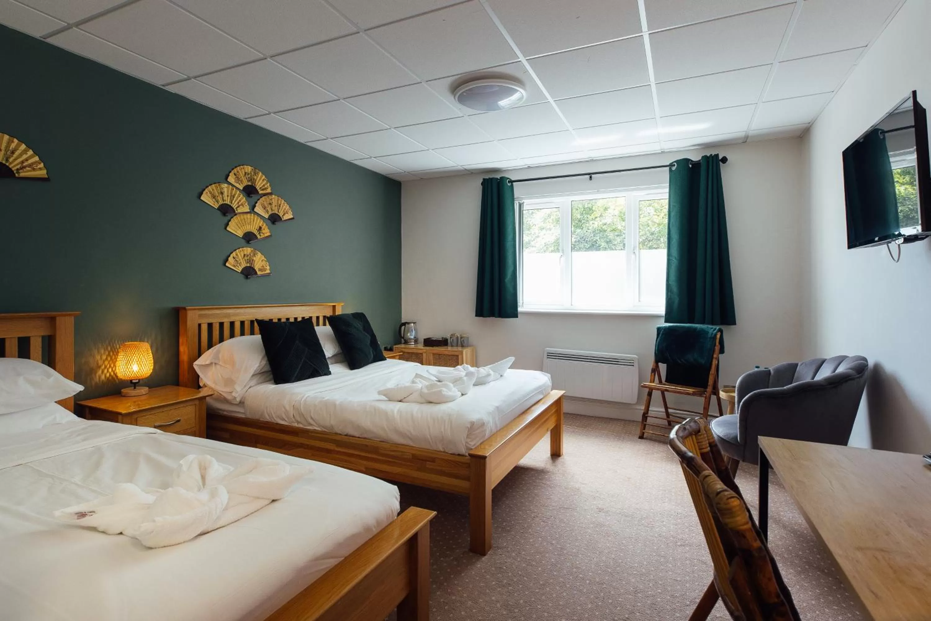 Photo of the whole room, Bed in The Imperial Dragon Hotel