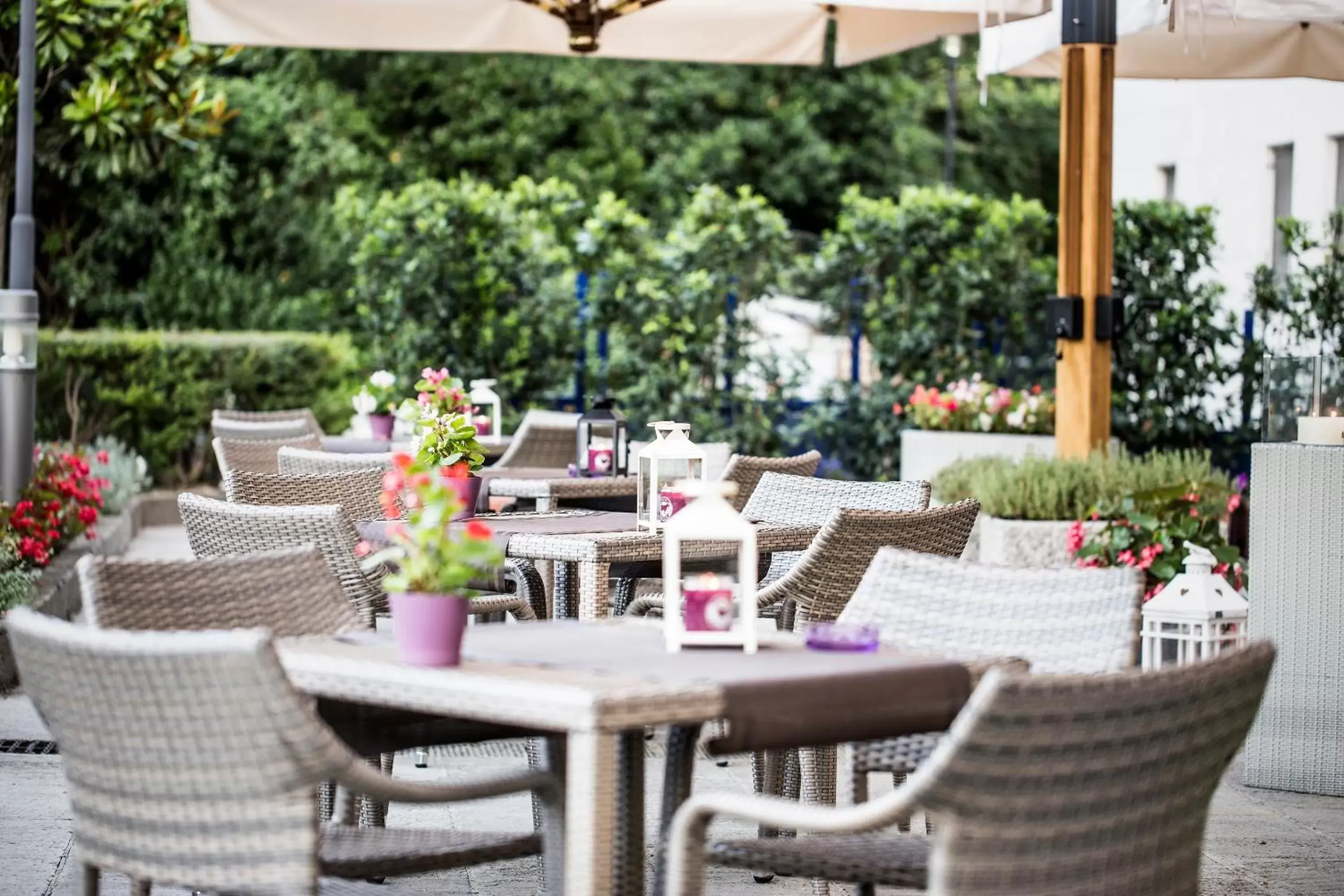 Balcony/Terrace, Restaurant/Places to Eat in Mercure Genova San Biagio