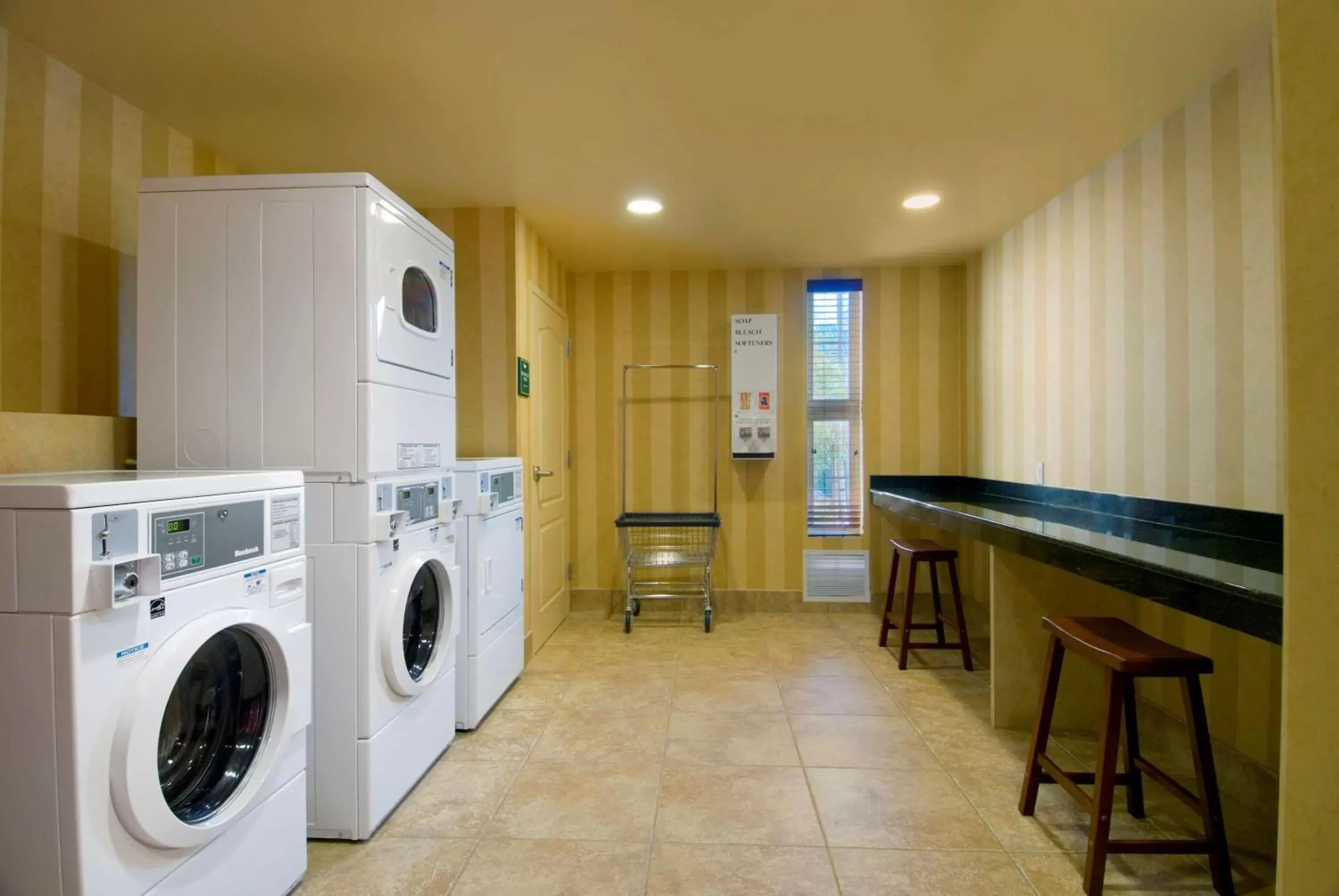 Property building in Homewood Suites by Hilton Sacramento Airport-Natomas Property building in Homewood Suites by Hilton Sacramento Airport-Natomas