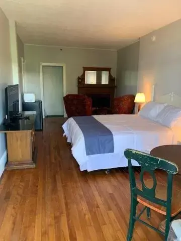 Double Room with Lake View in Winnisquam Lake Inn Double Room with Lake View in Winnisquam Lake Inn