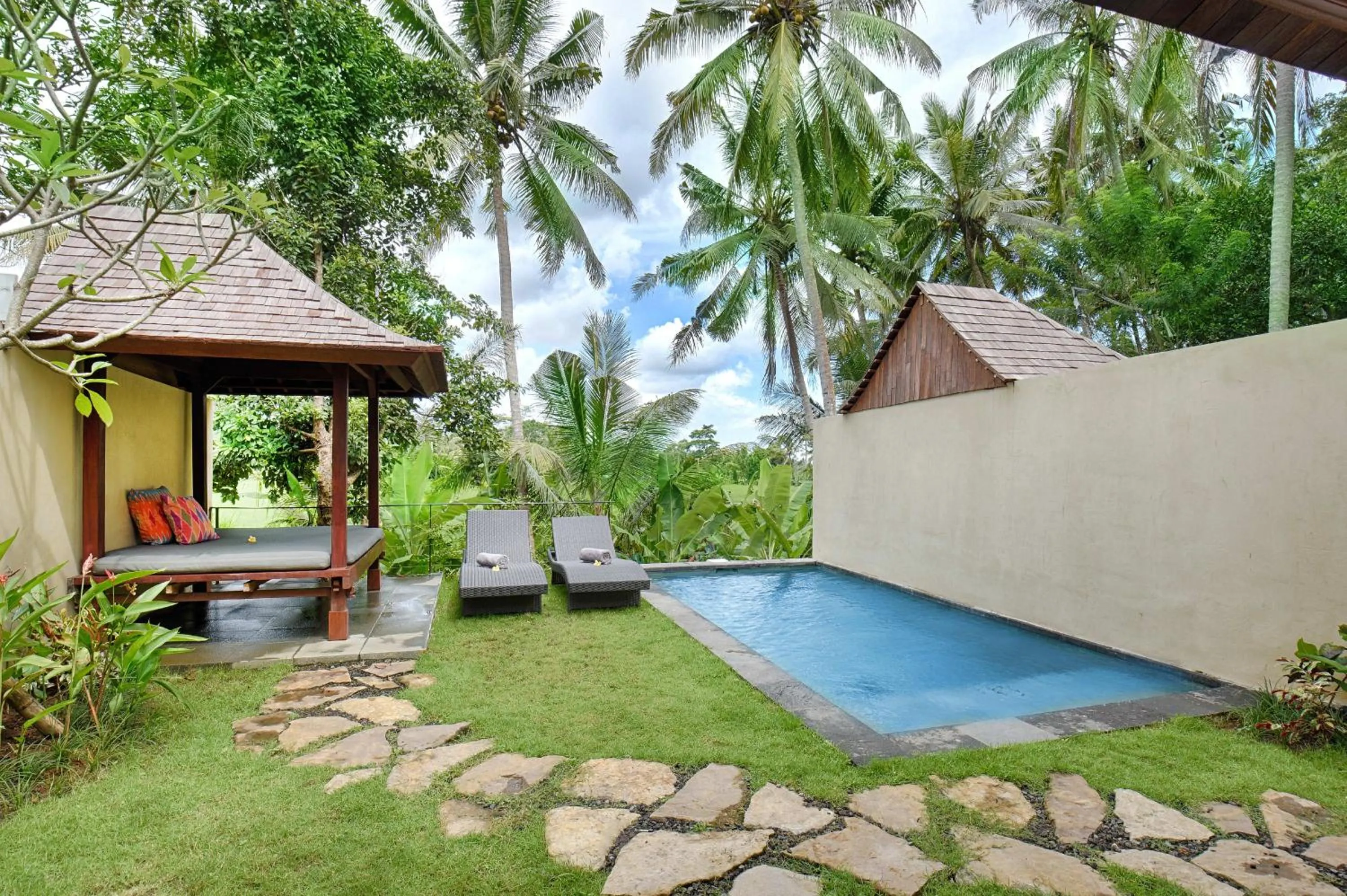 Garden in Samkhya Villas - Free 1x Floating Breakfast or Minibar