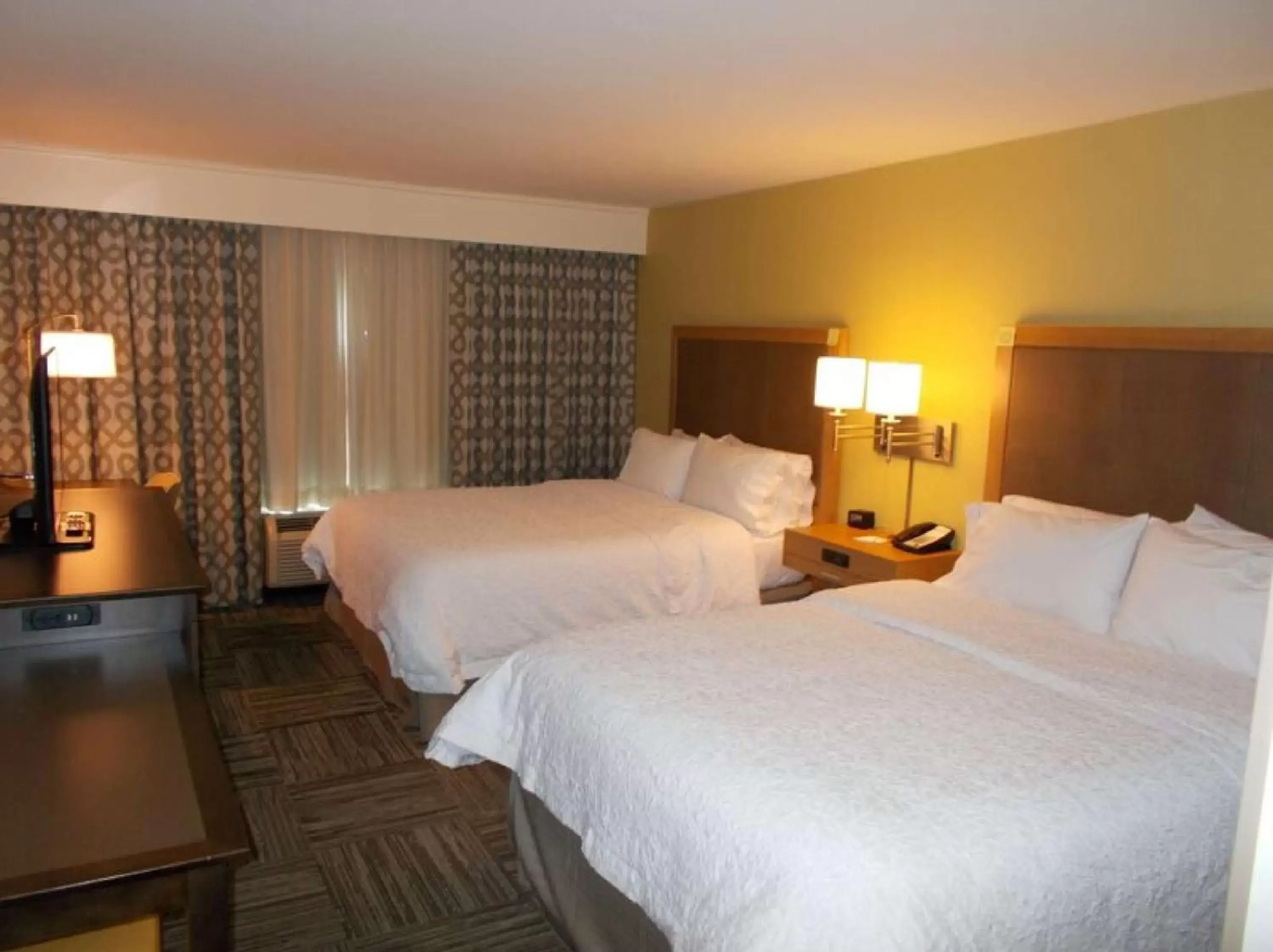 Bedroom, Bed in Hampton Inn By Hilton Waynesboro, GA