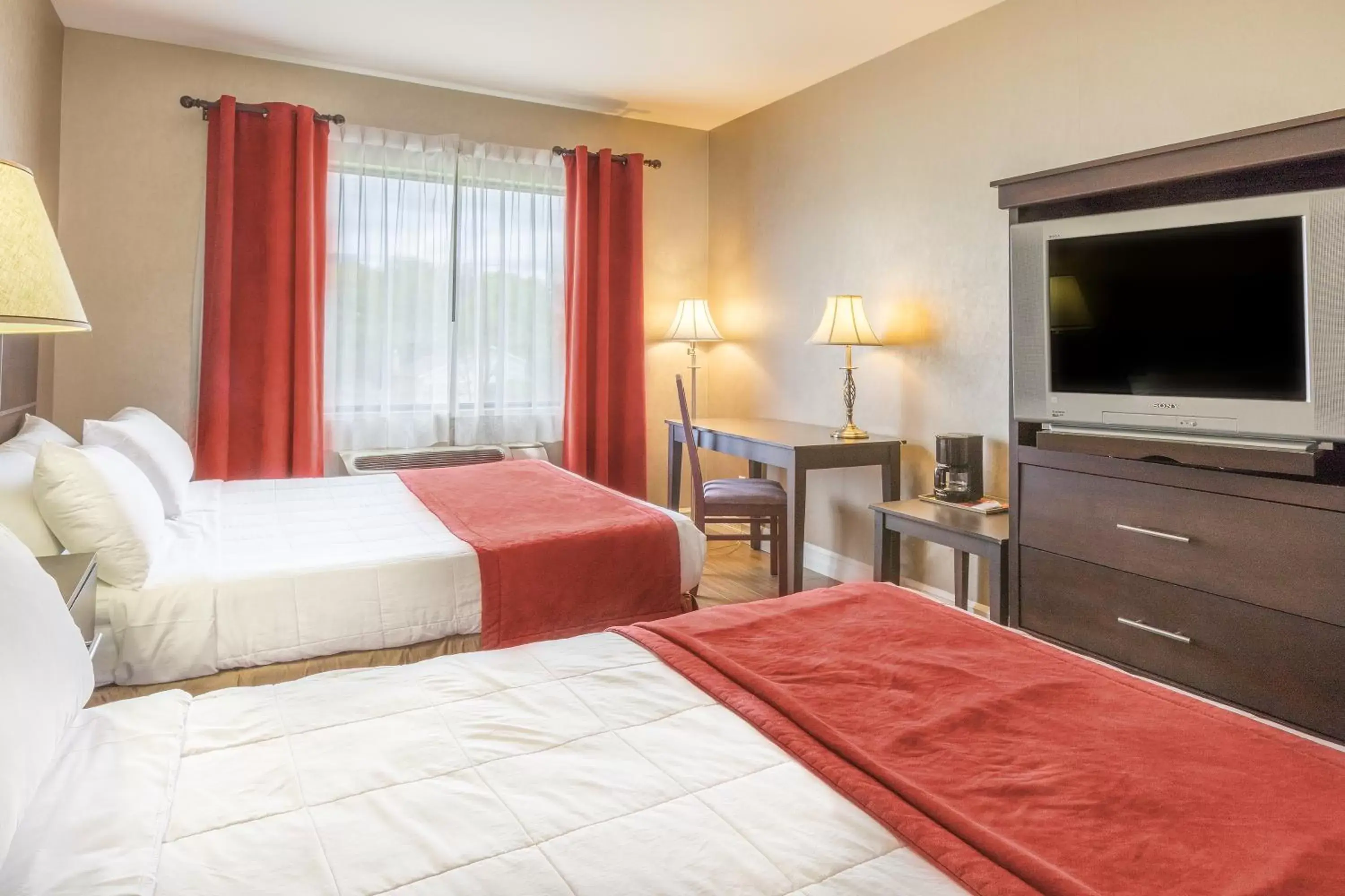 Restaurant/places to eat, Bed in Hotel Ambassadeur et Suites Restaurant/places to eat, Bed in Hotel Ambassadeur et Suites