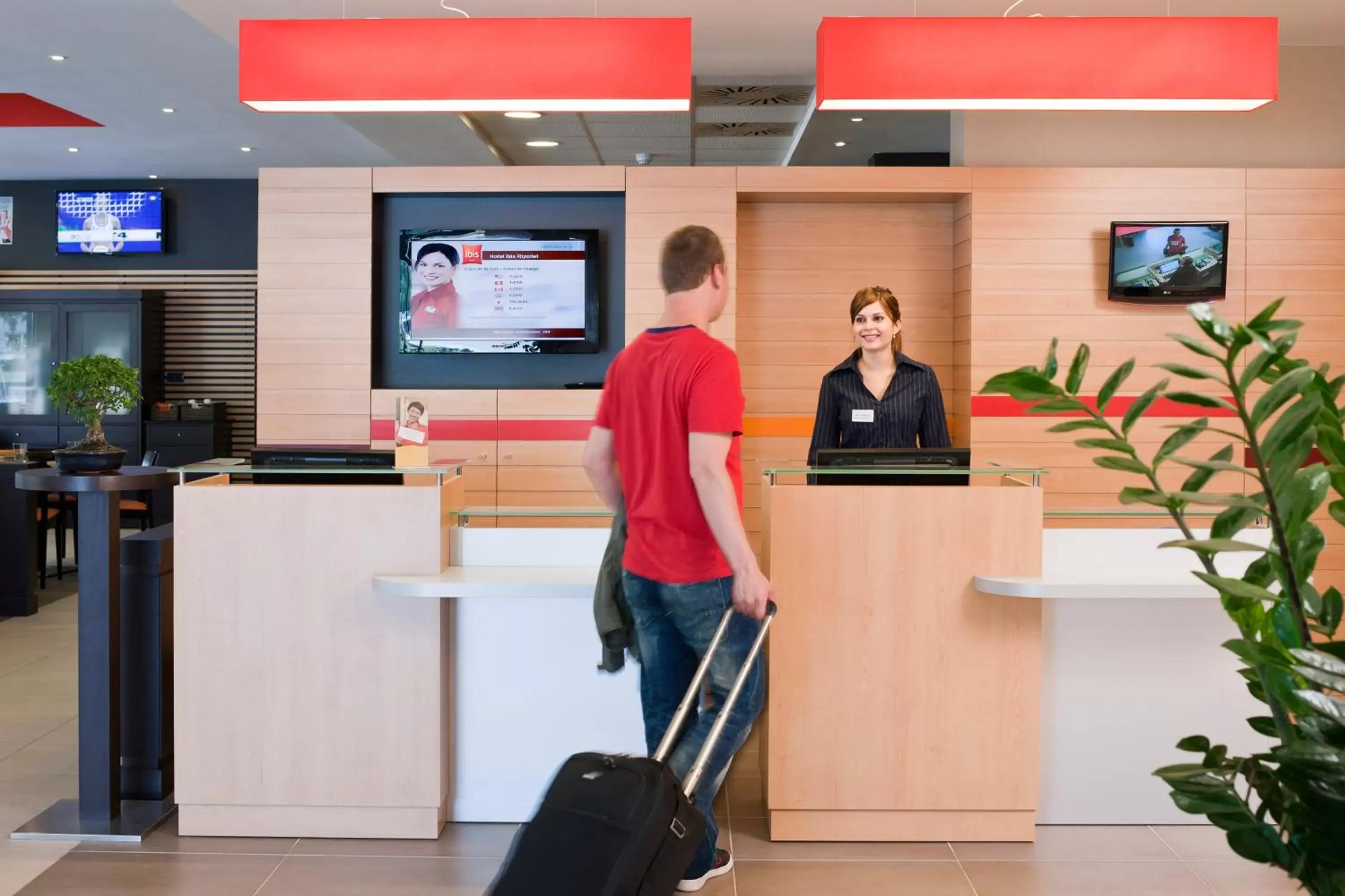 Lobby or reception in Ibis Ripollet