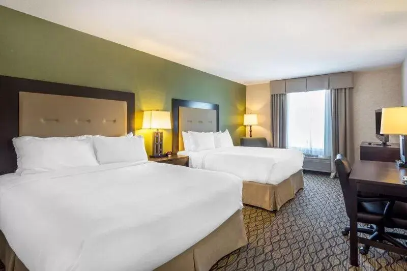 Queen Room with Two Queen Beds in Clarion Hotel & Conference Center Sherwood Park