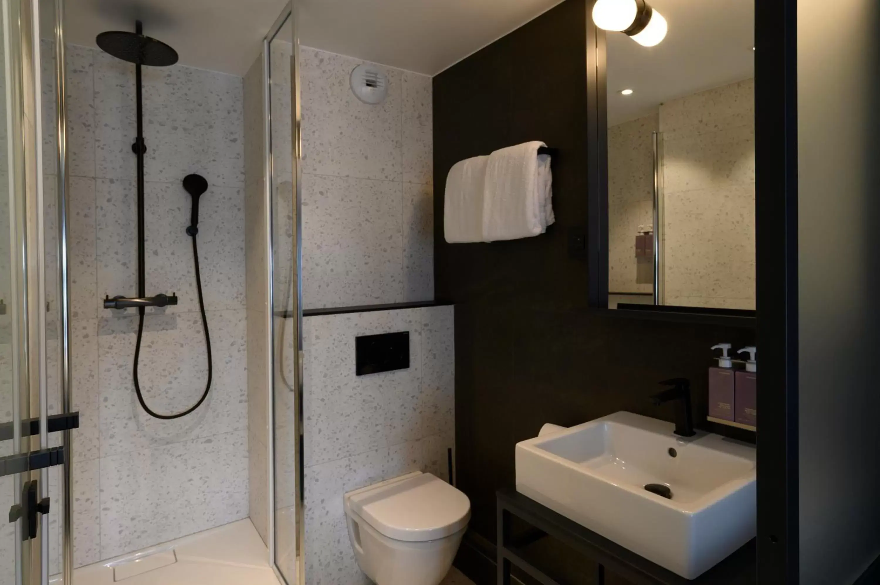 Shower, Bathroom in TRIBE Paris Batignolles