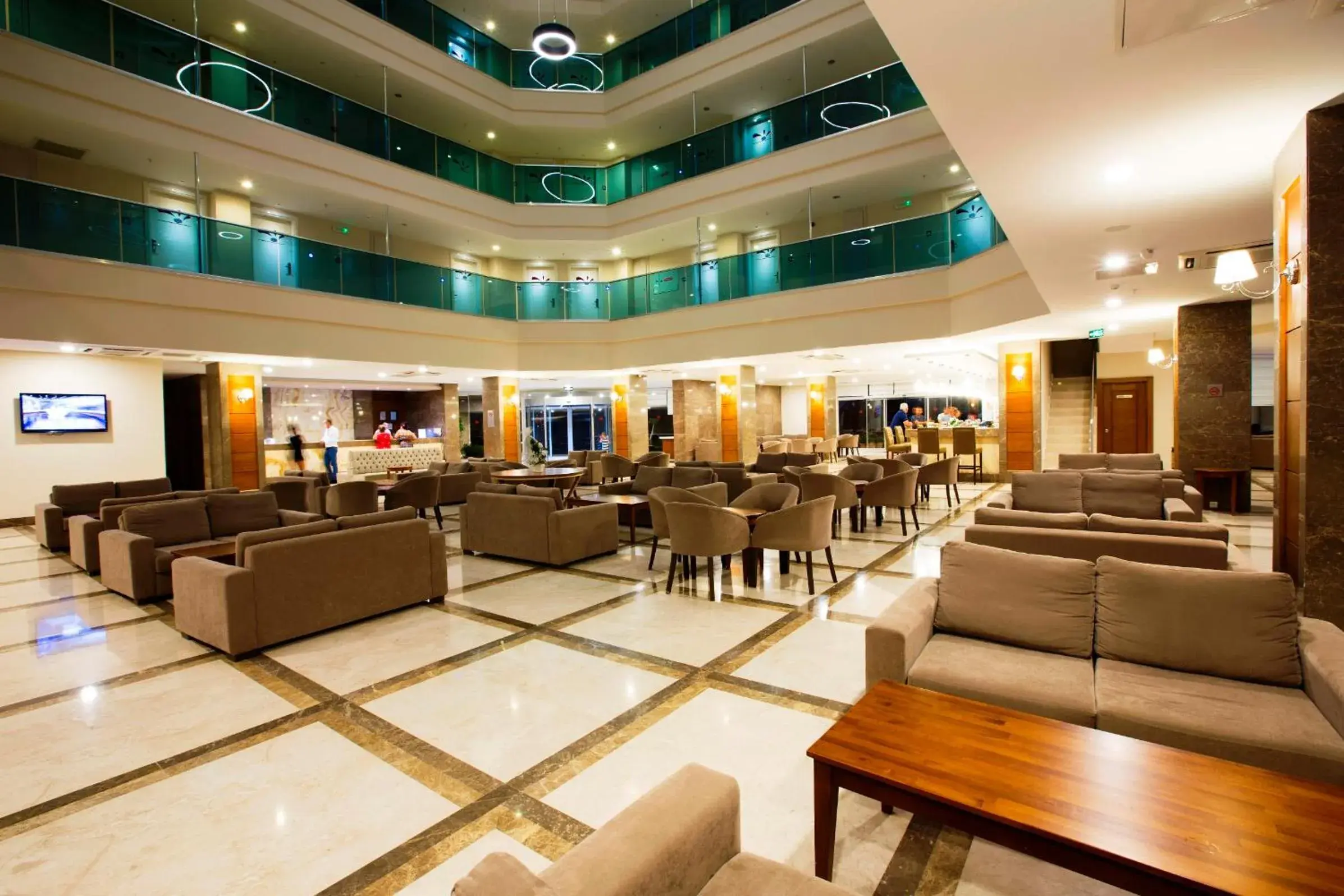 Lobby or reception, Restaurant/Places to Eat in Ramada Resort Side