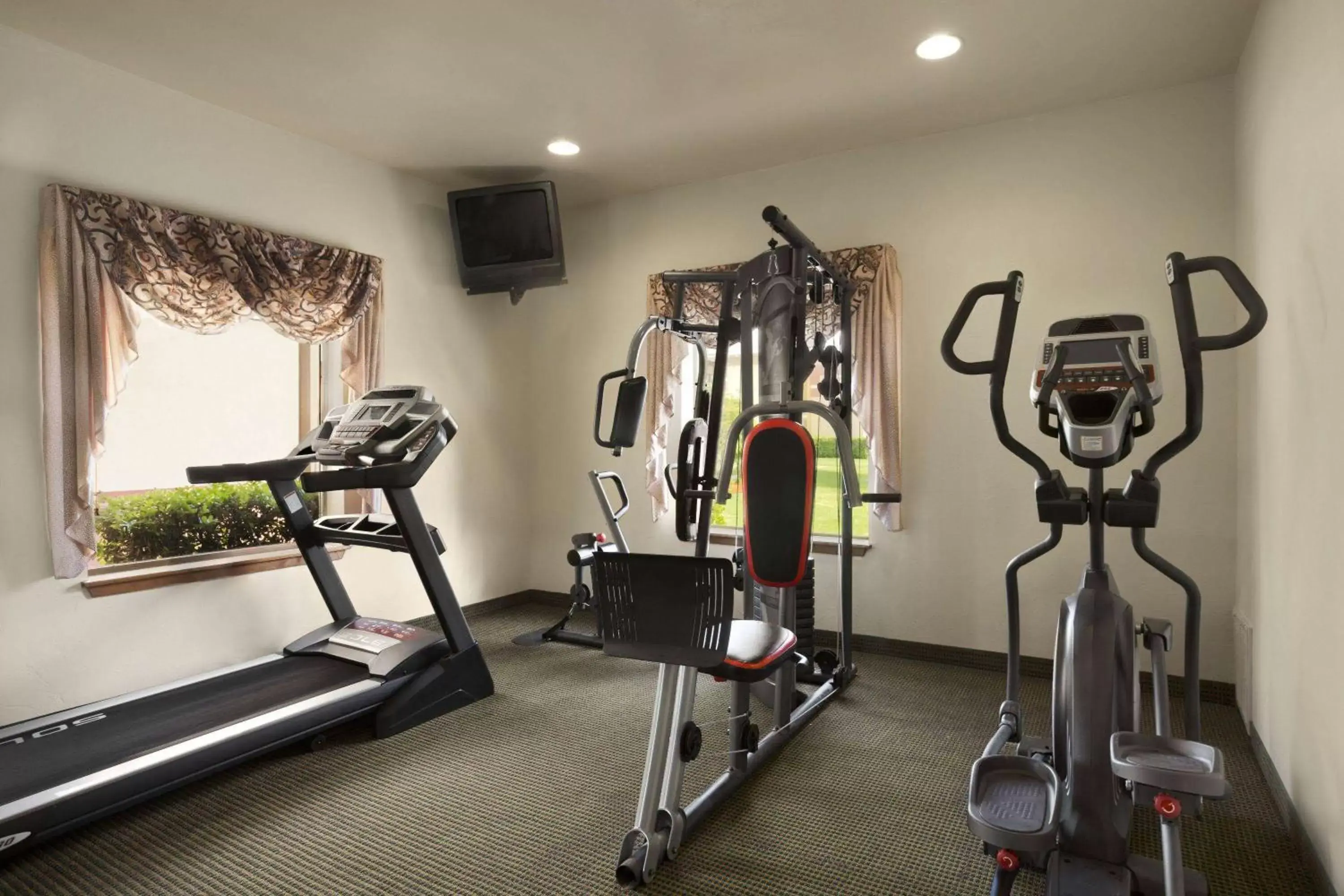 Fitness centre/facilities, Fitness Center/Facilities in Howard Johnson by Wyndham Oklahoma City OKC Airport, Fairgrounds, I40