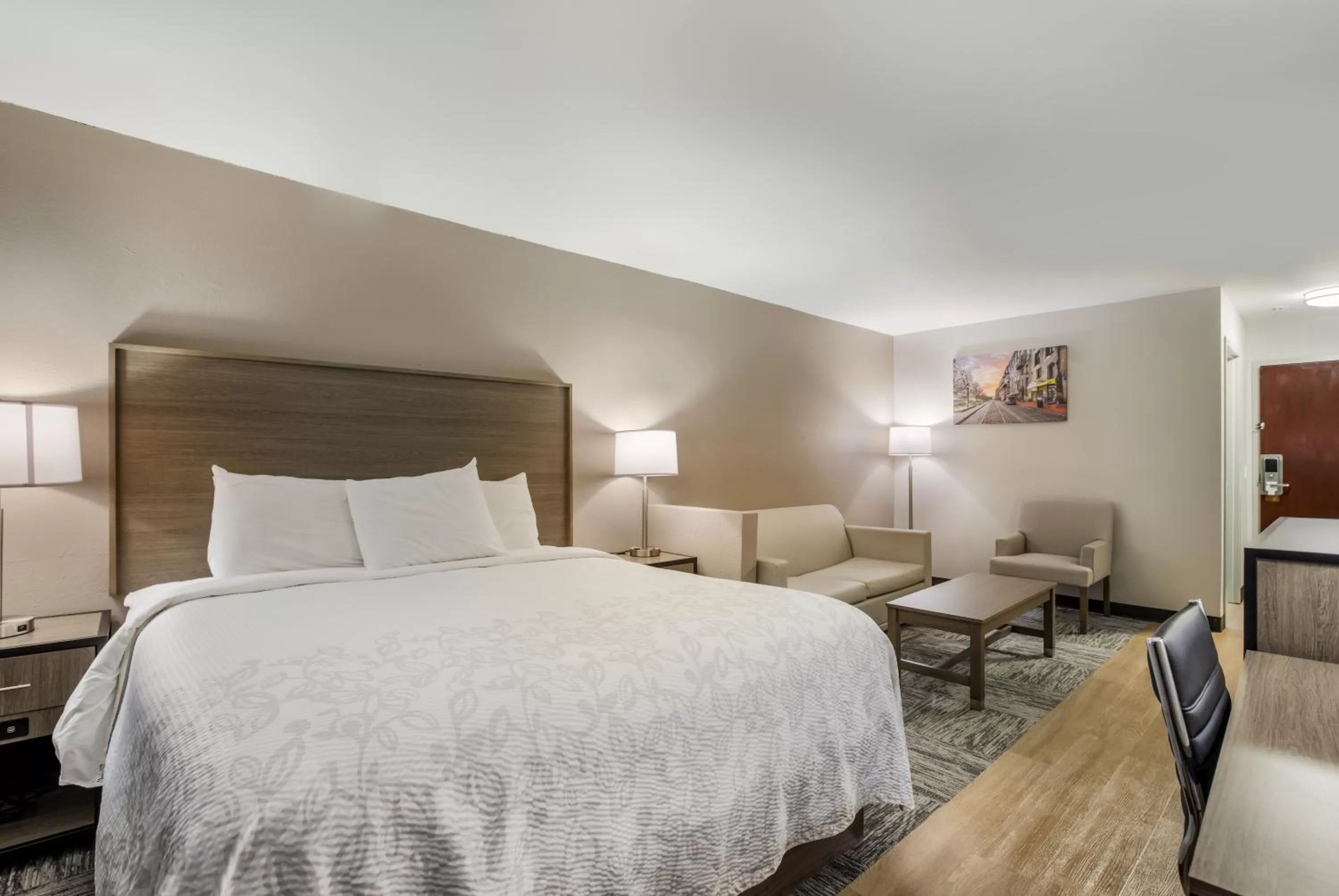 Photo of the whole room, Bed in Red Roof Inn PLUS+ & Suites Savannah – I-95