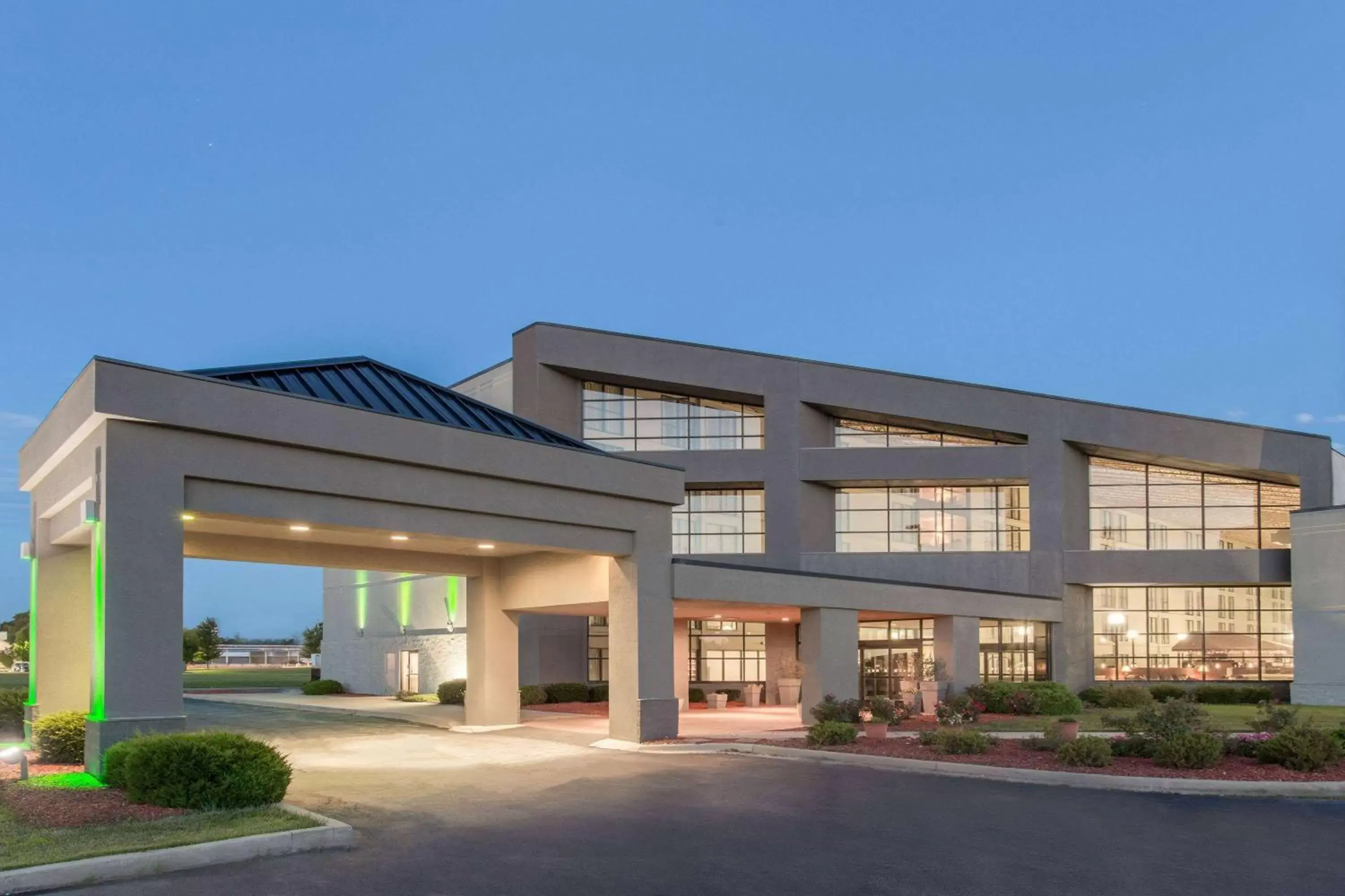 Property Building in Wyndham Garden Conference Center Champaign - Urbana