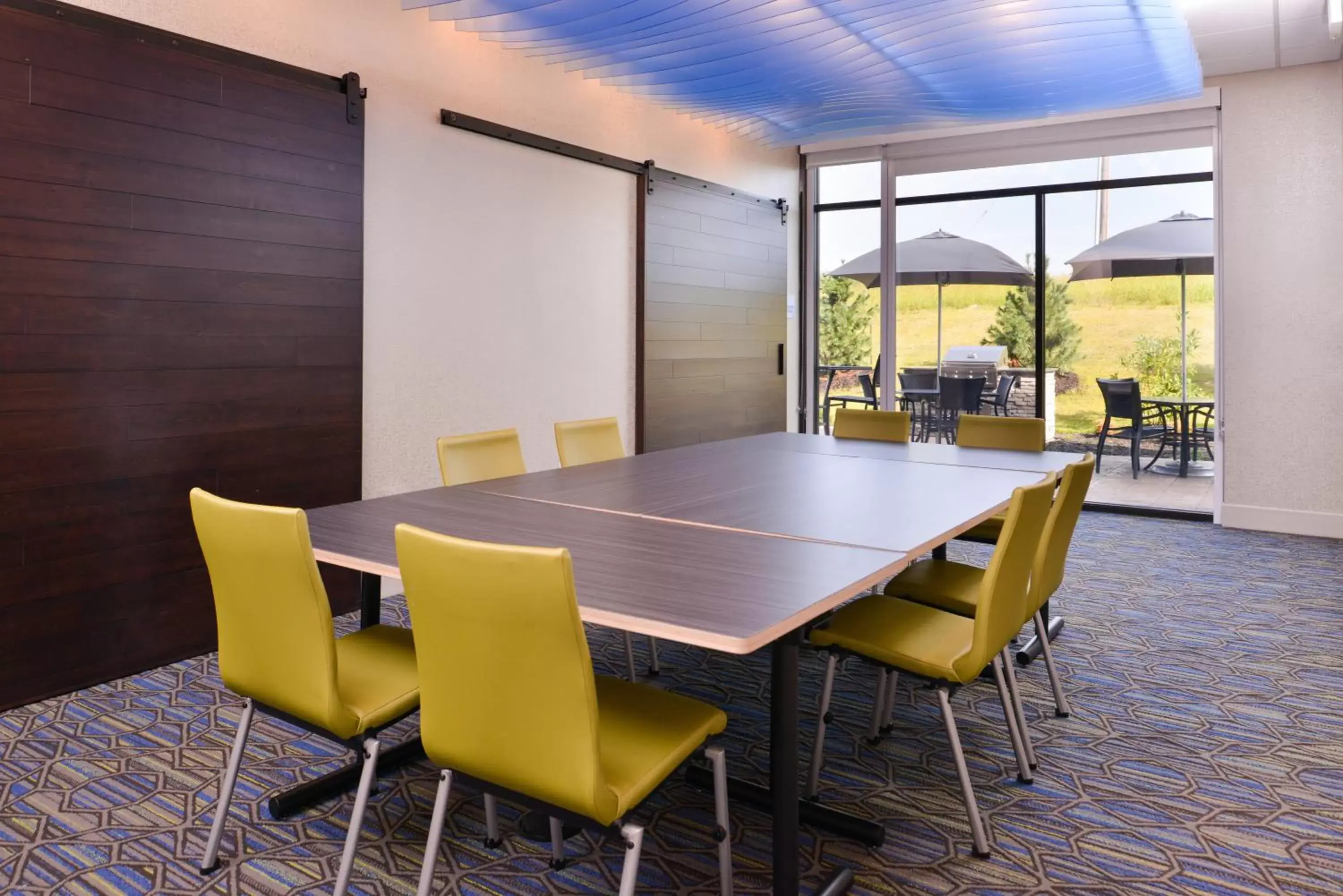 Meeting/conference room in Holiday Inn Express & Suites - Olathe West, an IHG Hotel