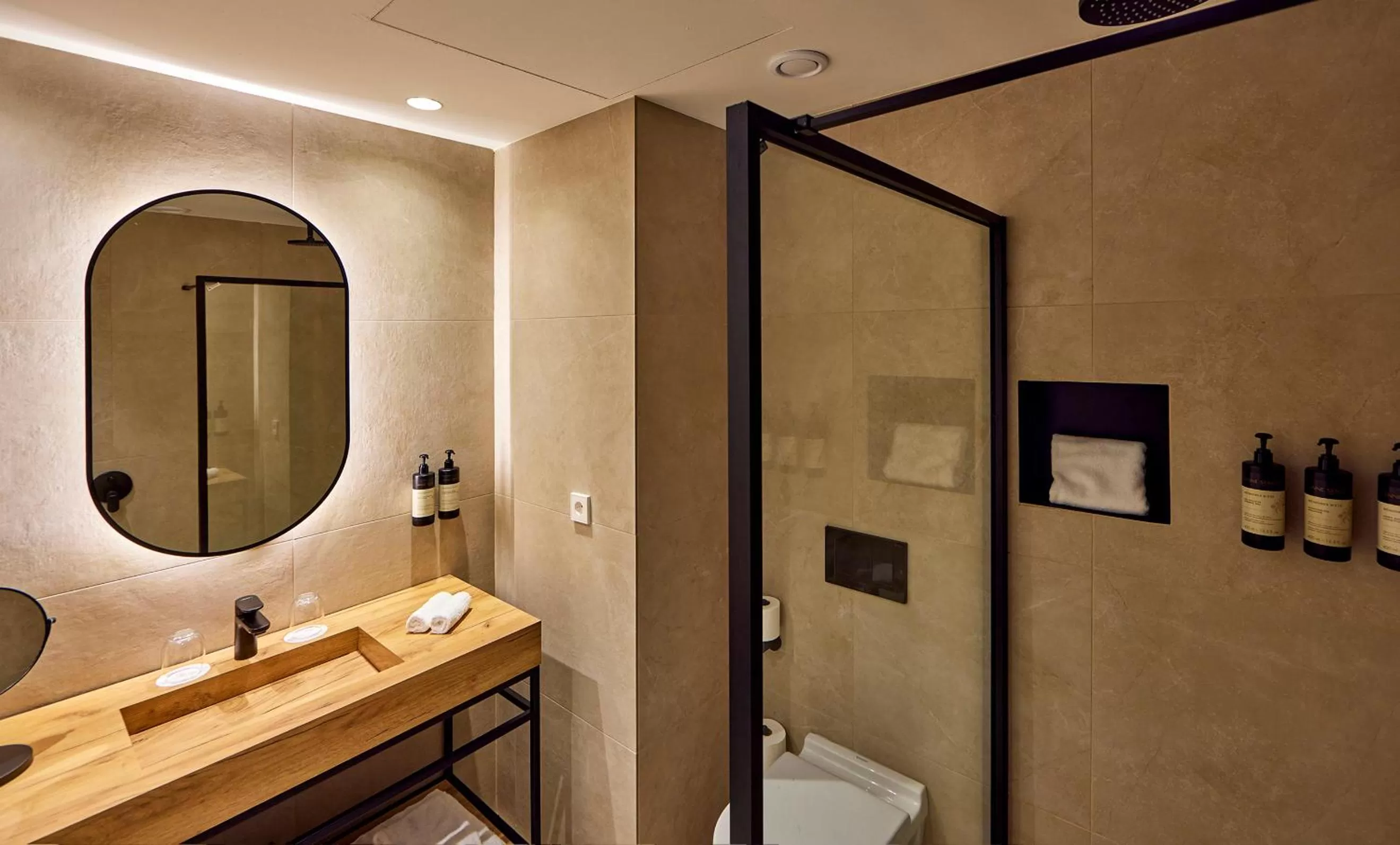 Shower in Universal Grand León & Spa