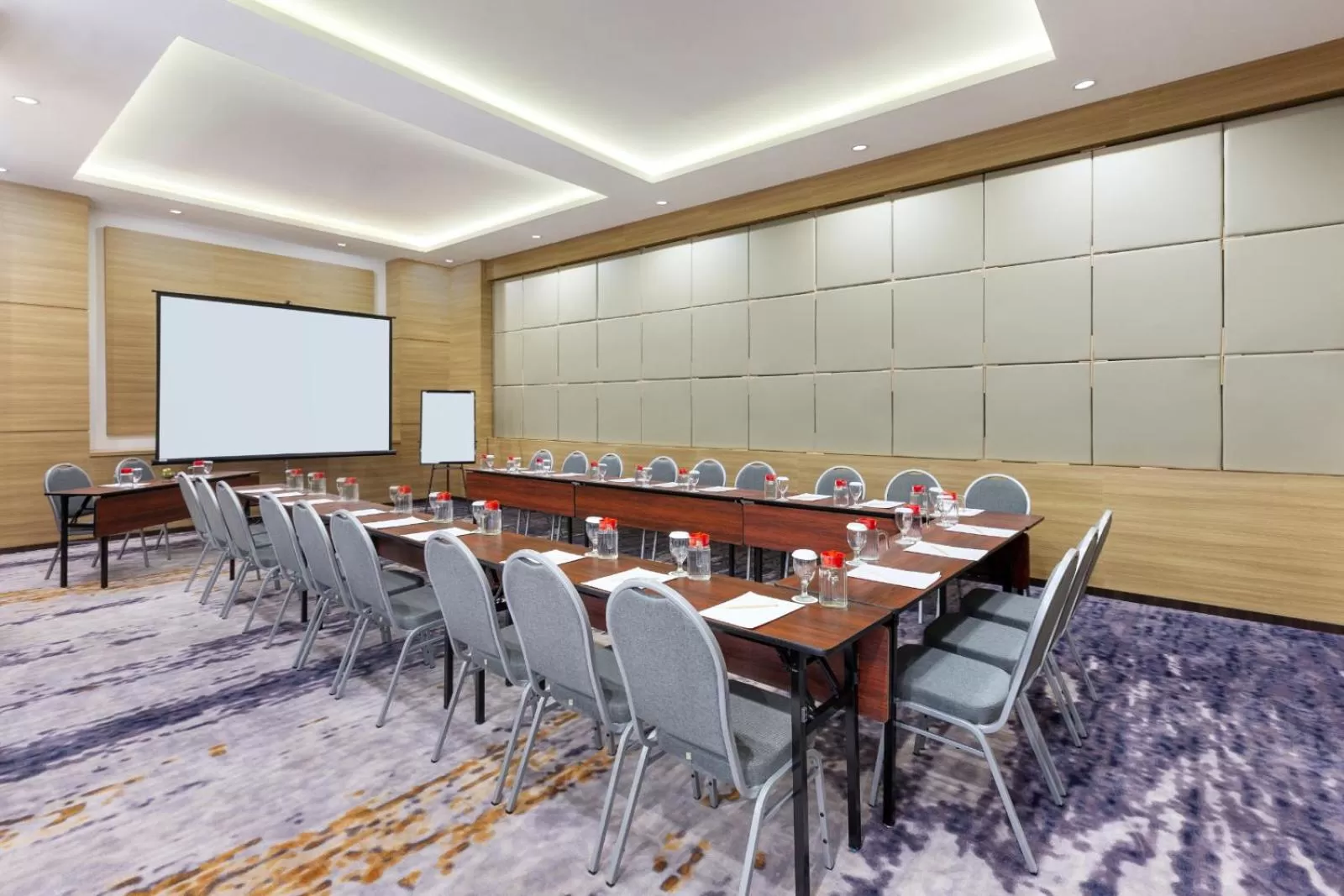 Meeting/conference room in favehotel Kediri