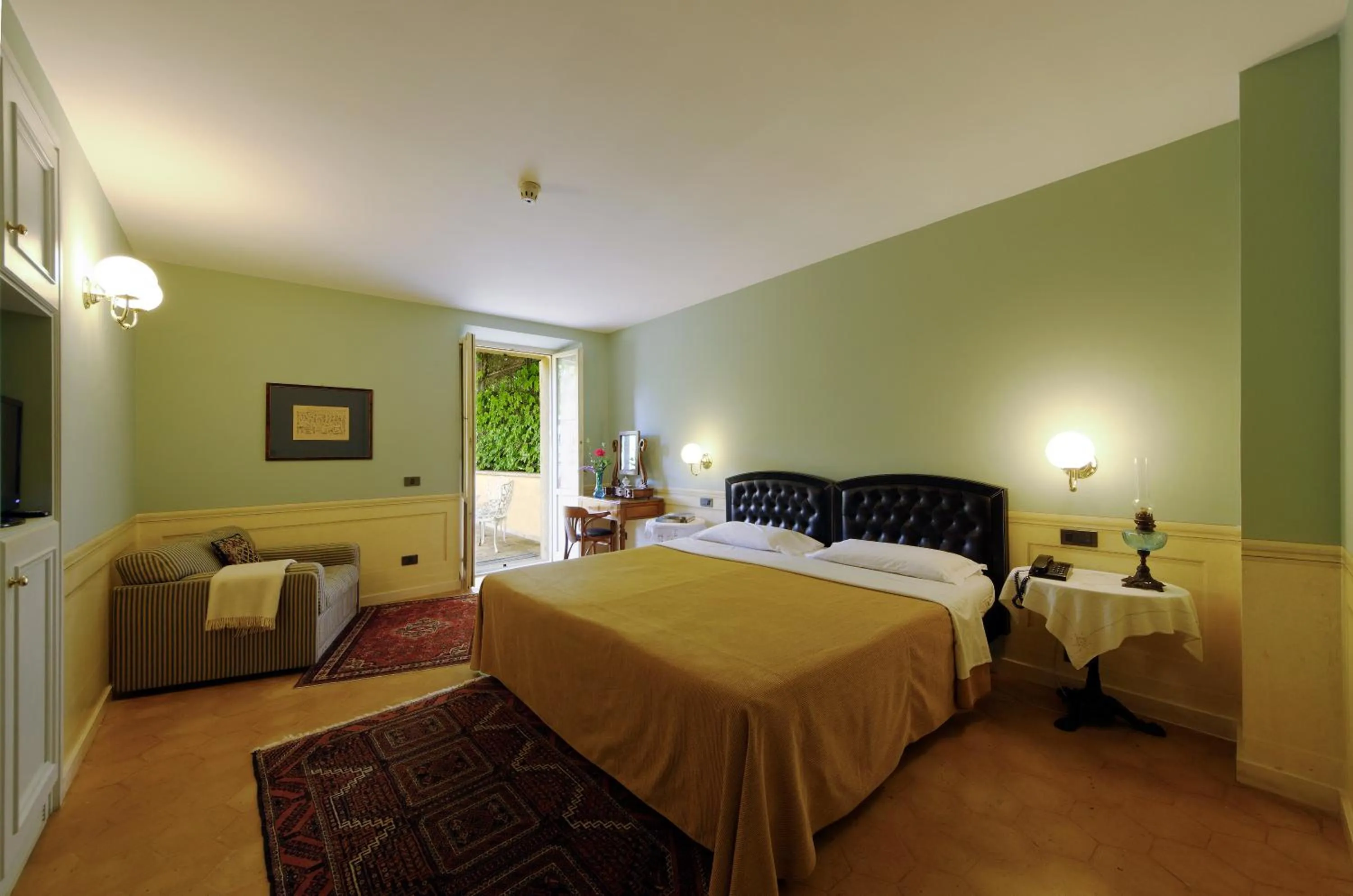 Bed in Hotel San Luca