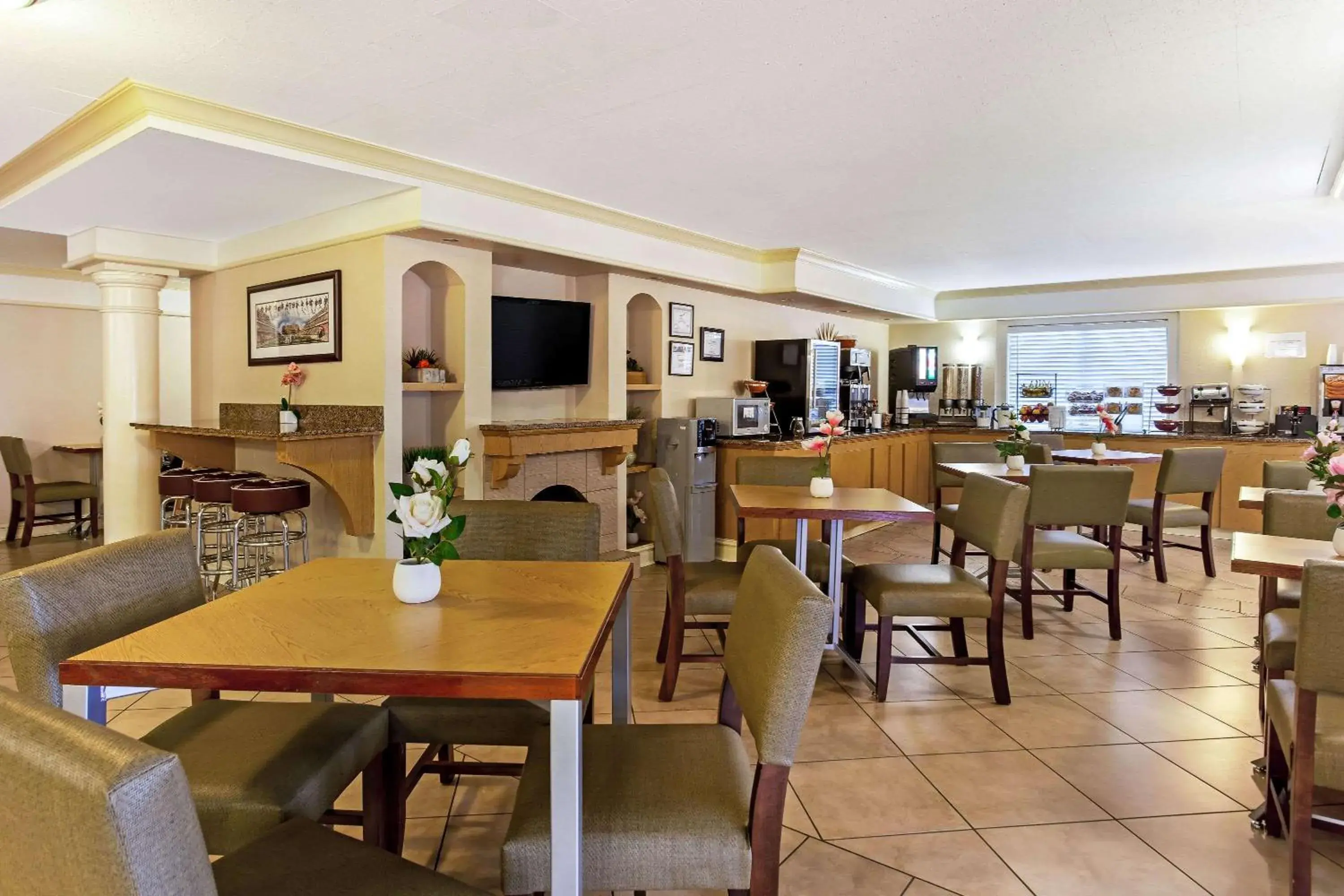 Restaurant/Places to Eat in La Quinta Inn by Wyndham College Station