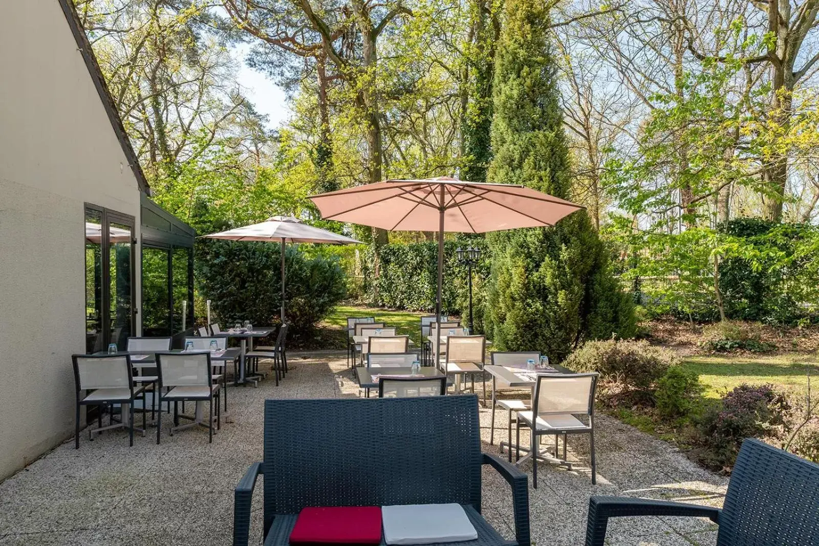 Patio, Restaurant/Places to Eat in Campanile Rouen Sud - Zénith - Parc Expo