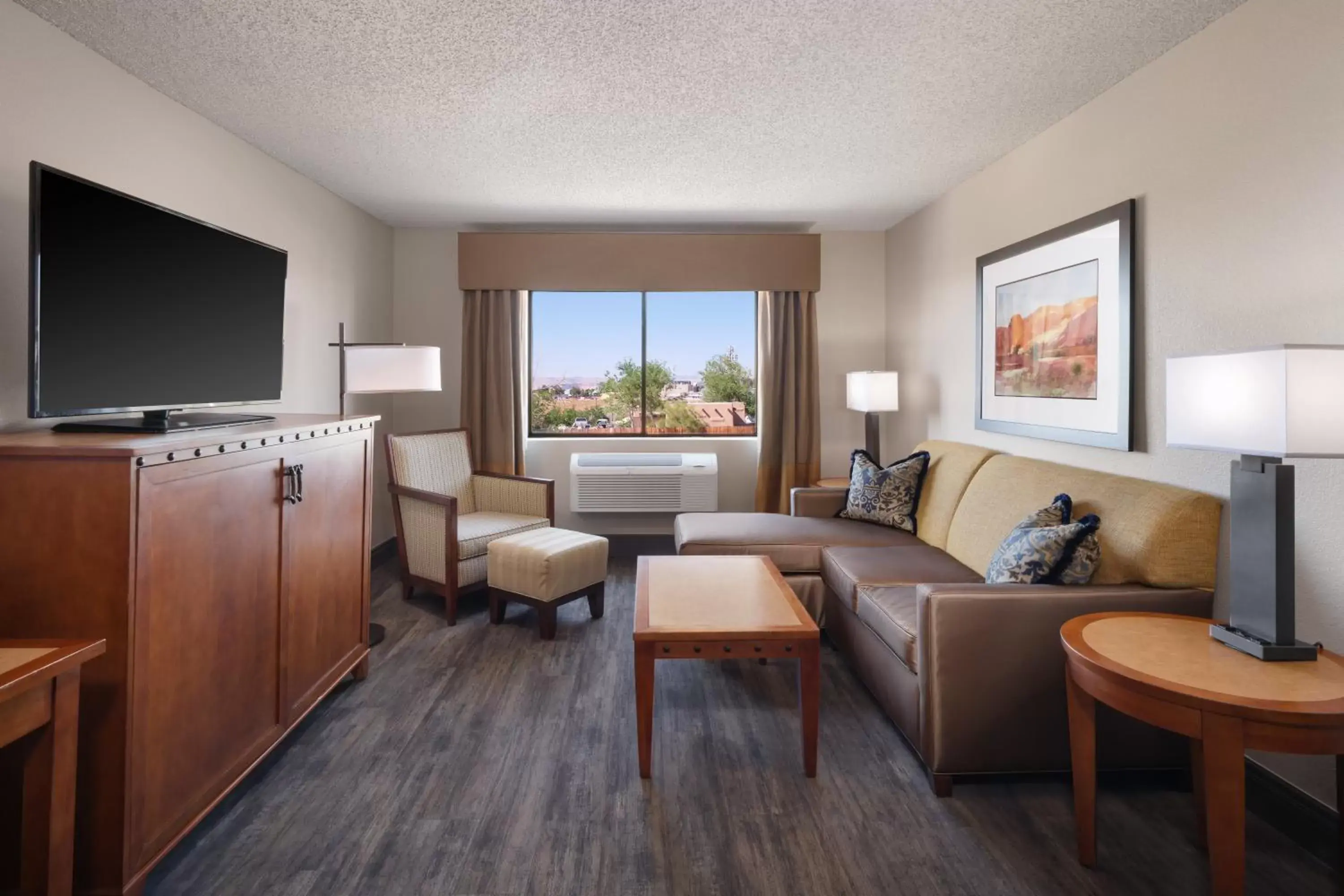 Living room, Seating Area in Best Western Plus At Lake Powell