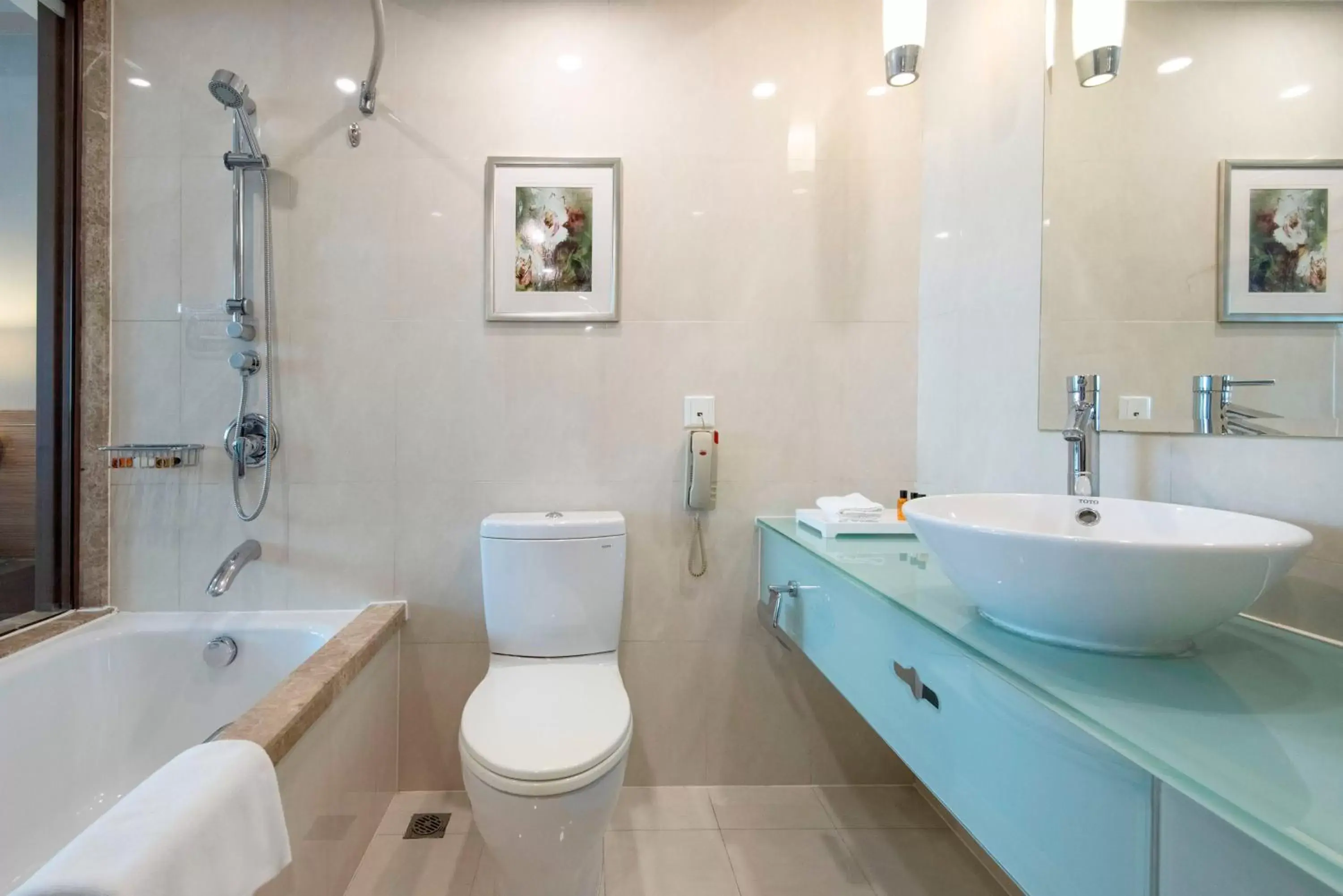 Bathroom in Four Points by Sheraton Shanghai, Pudong