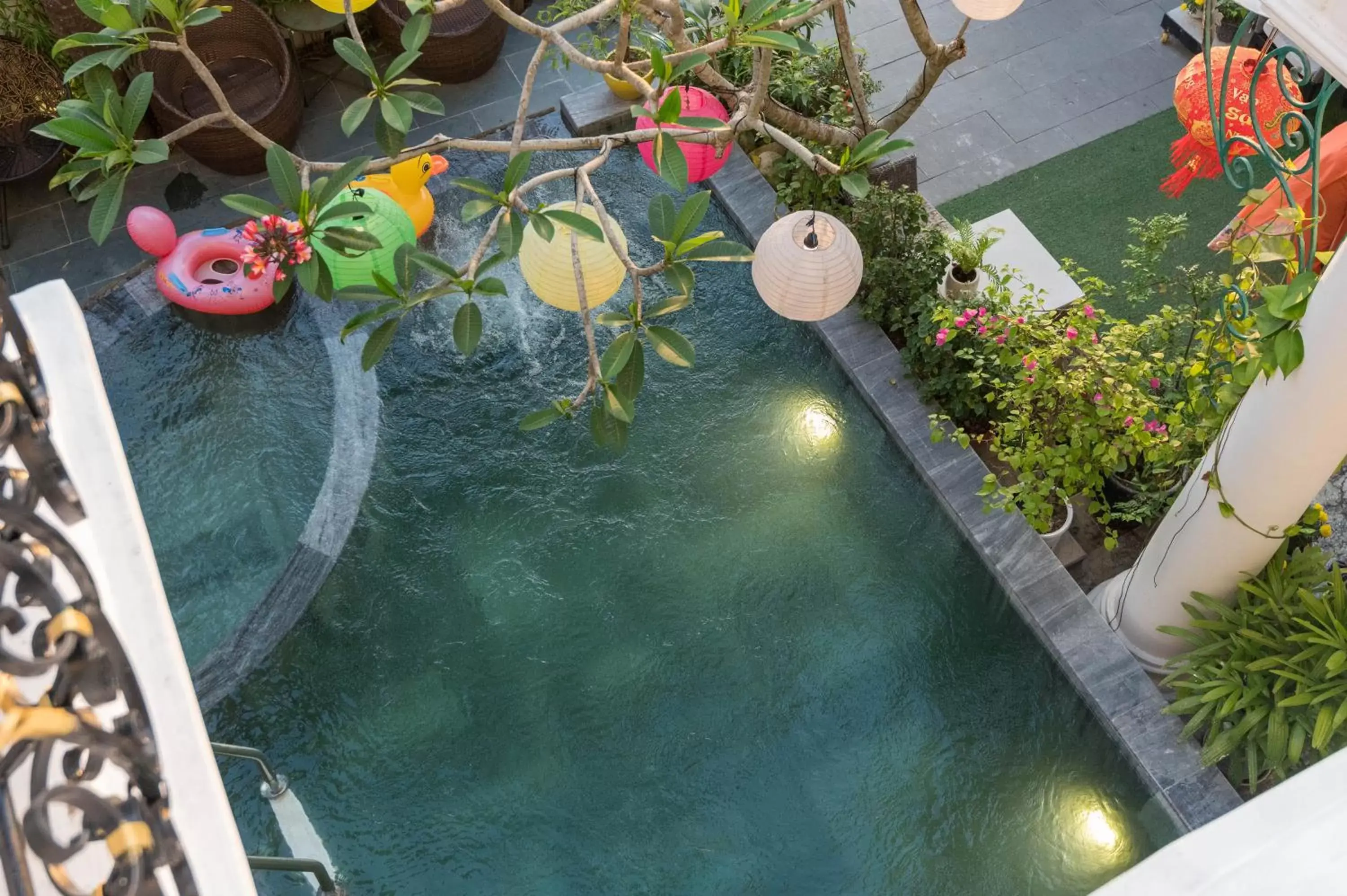 Pool view in Hoang Trinh Hotel Pool view in Hoang Trinh Hotel