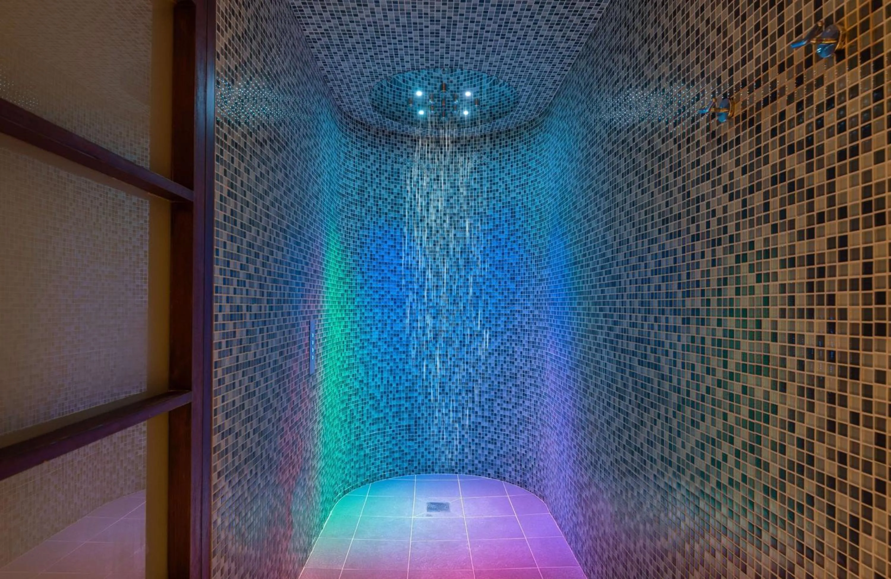 Shower in Canopy by Hilton Cannes