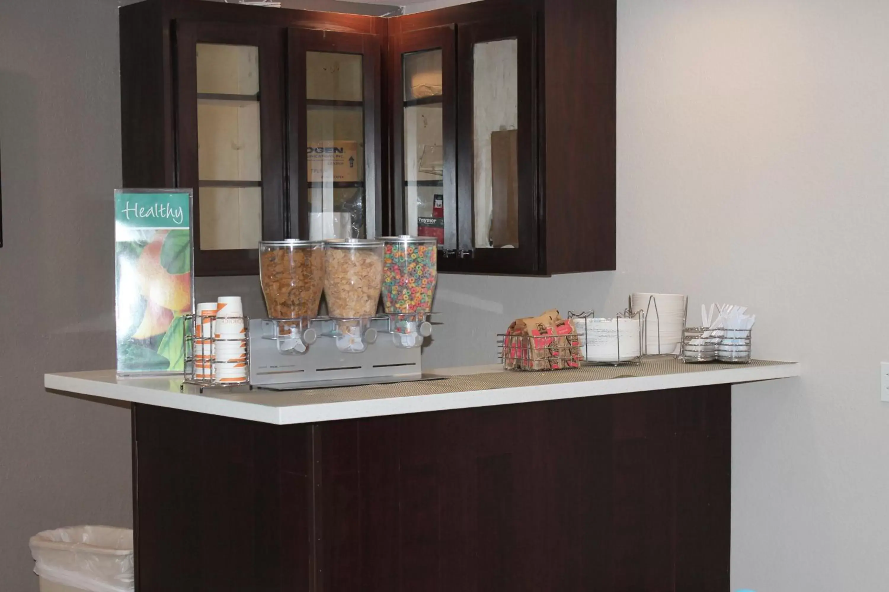 American breakfast in Quality Inn & Suites Port Arthur - Nederland American breakfast in Quality Inn & Suites Port Arthur - Nederland