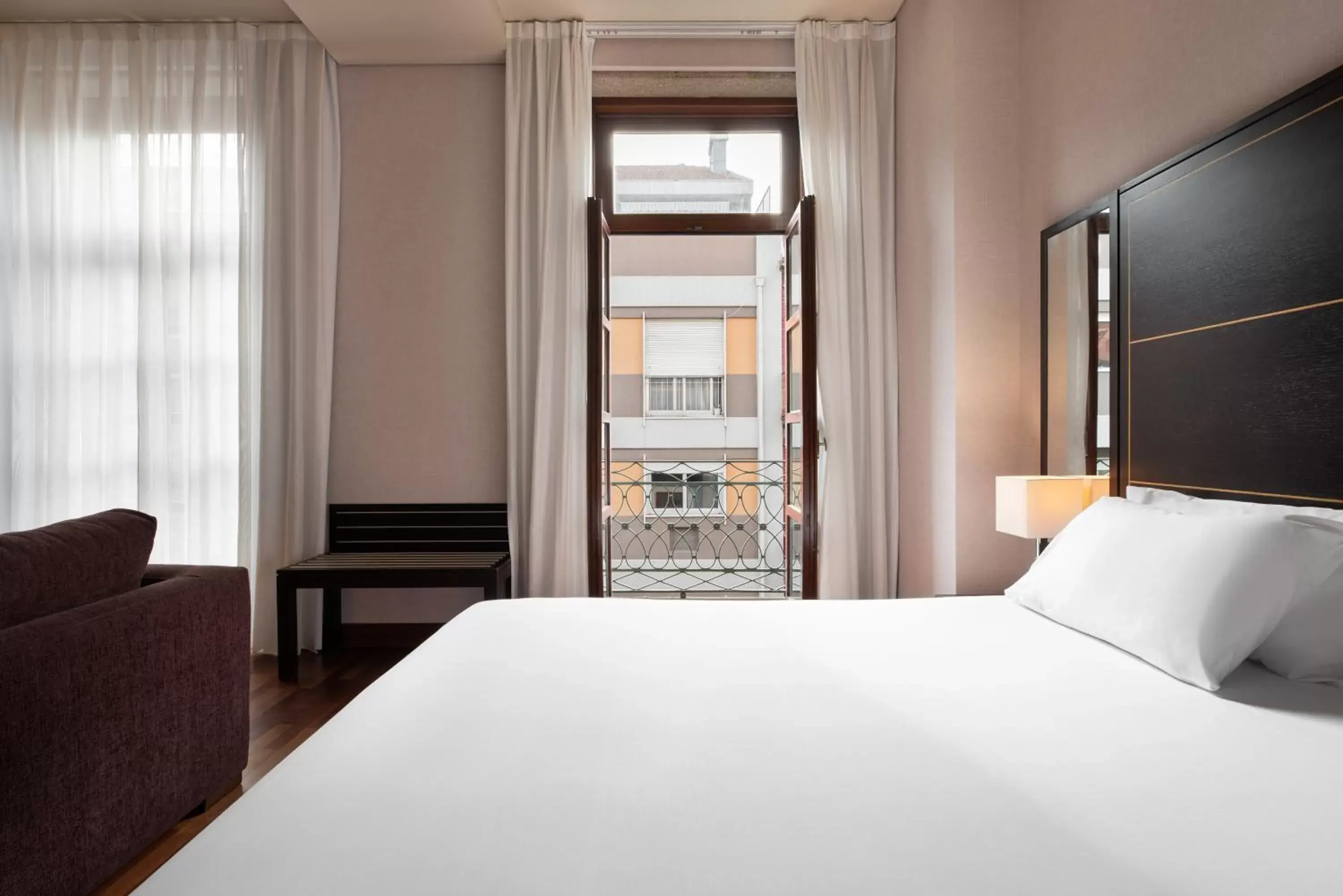 Property building, Bed in Eurostars das Artes