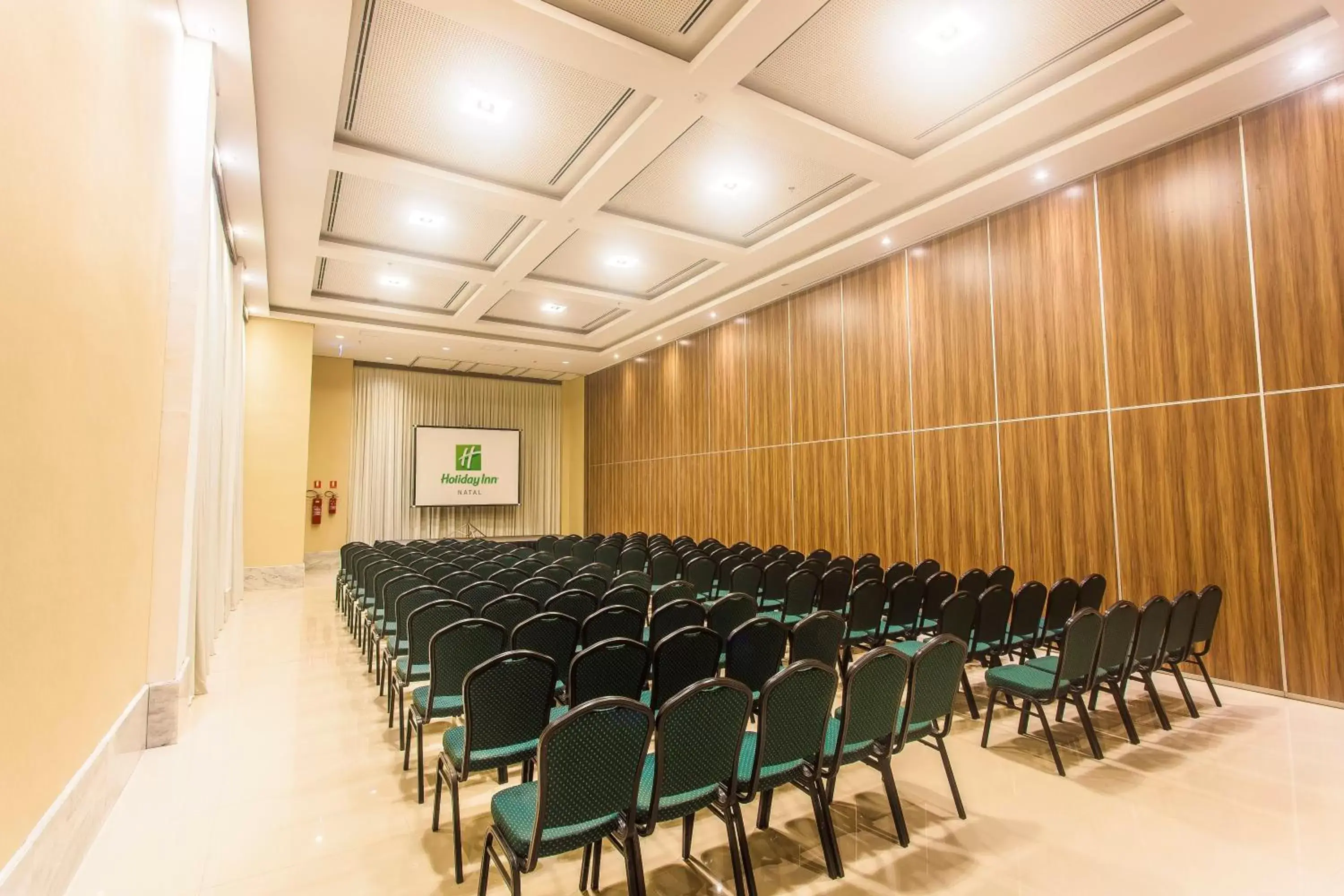 Meeting/conference room in Holiday Inn Natal, an IHG Hotel