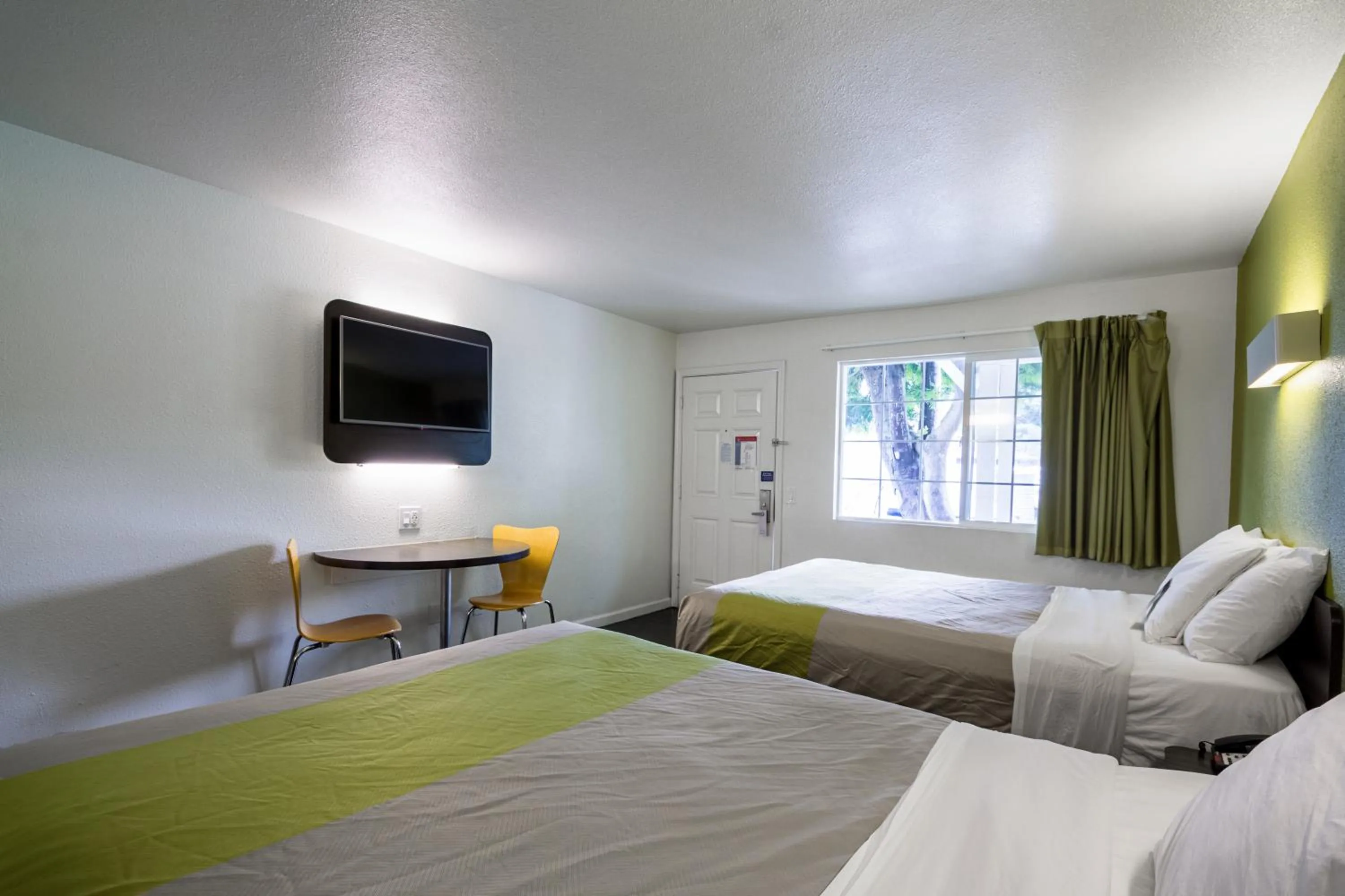 TV and multimedia, Bed in Fisherman's Cove Inn