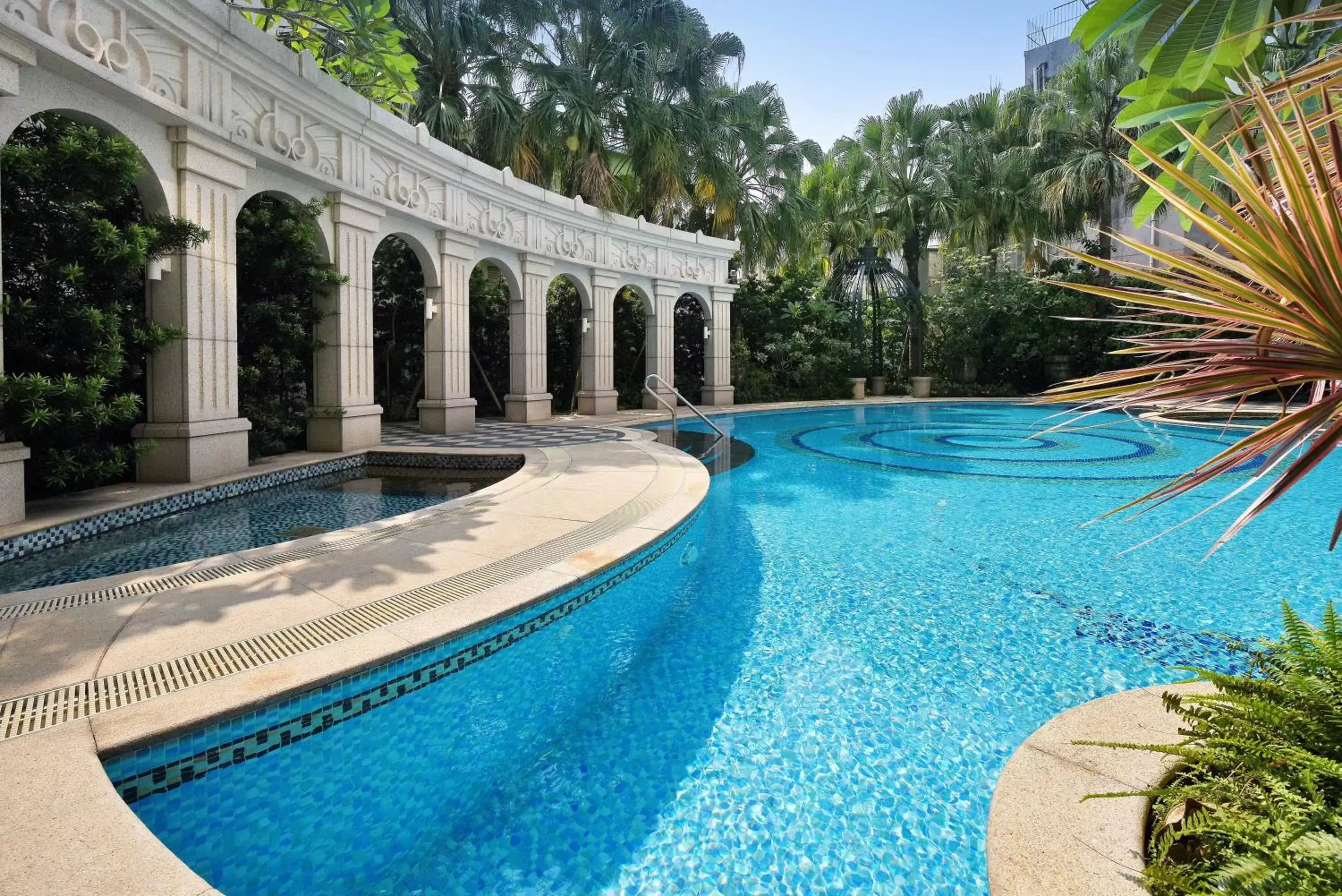 Swimming Pool in Fullon Hotel Kaohsiung