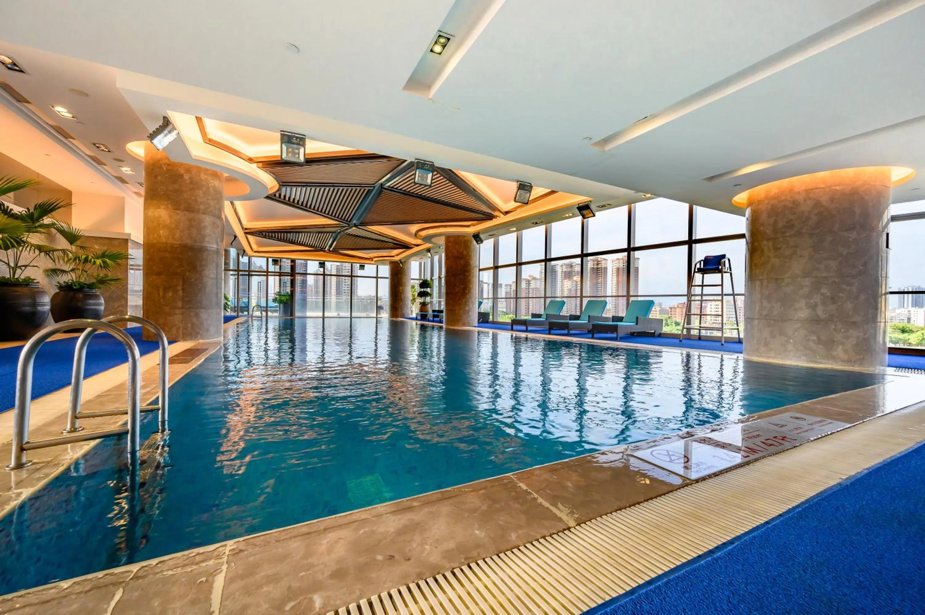 Swimming pool in Crowne Plaza Huizhou by IHG