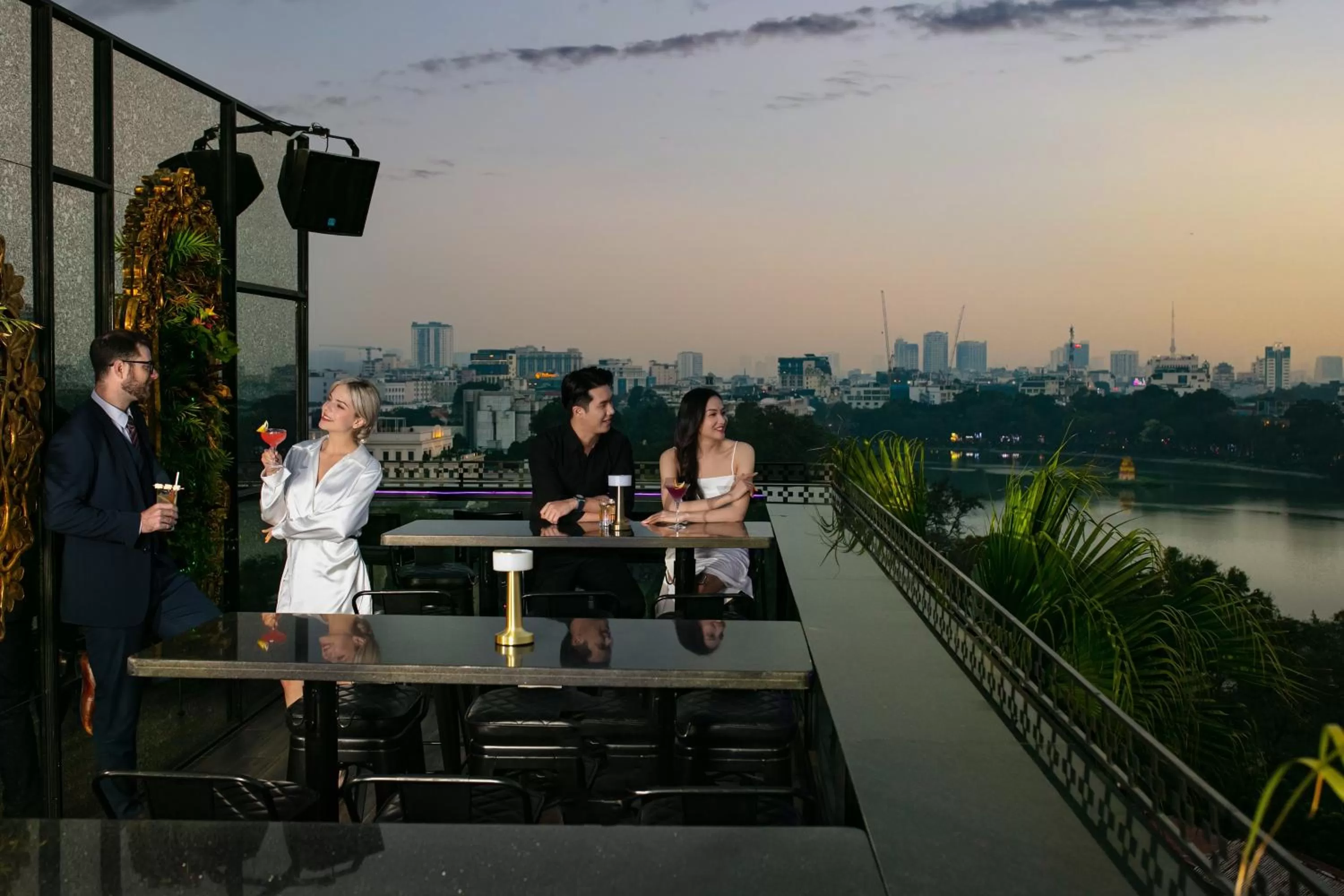 People in La Sinfonía Majesty Hotel and Spa