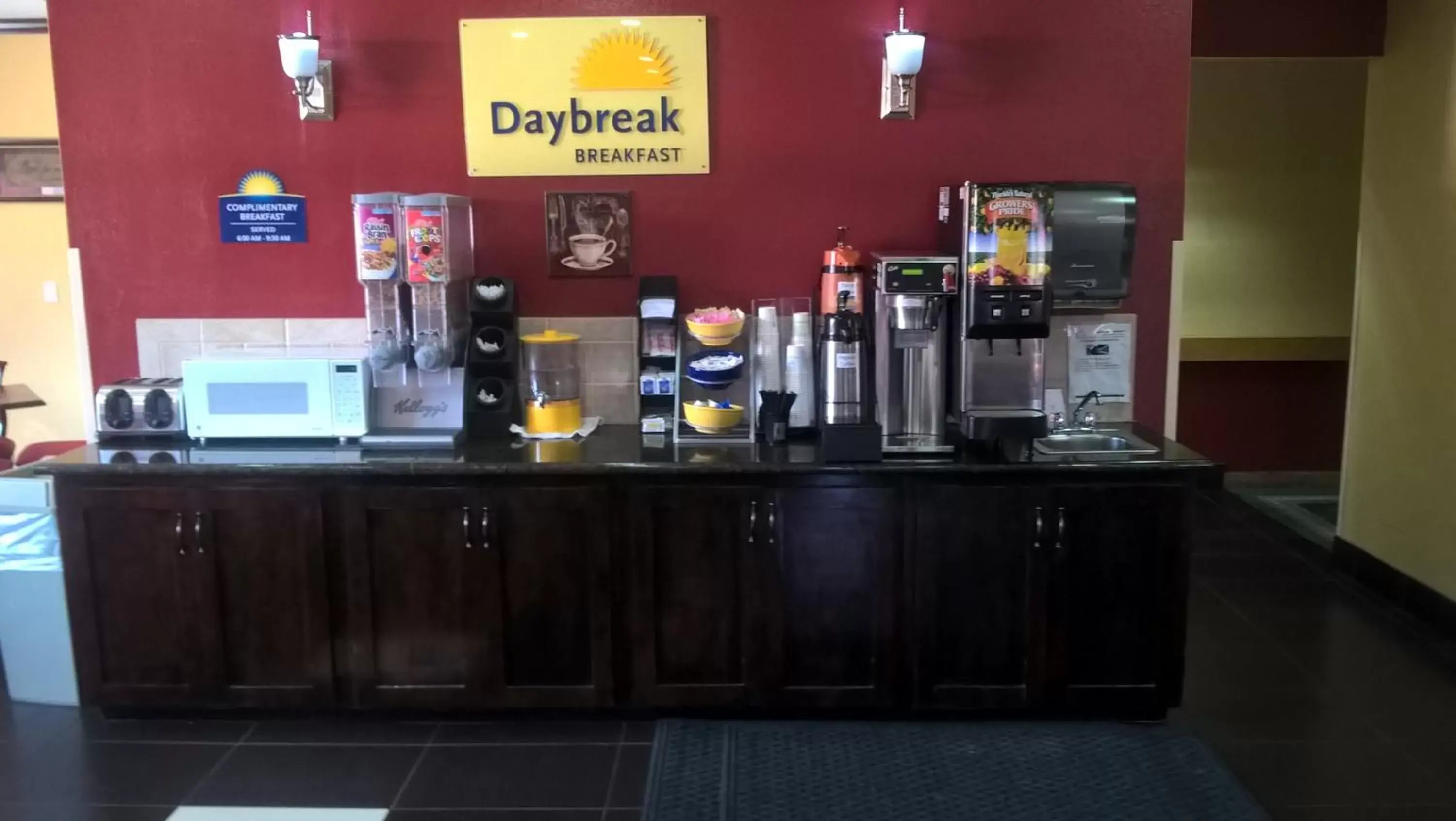 Continental breakfast, Coffee/Tea Facilities in Days Inn & Suites by Wyndham Hutchinson