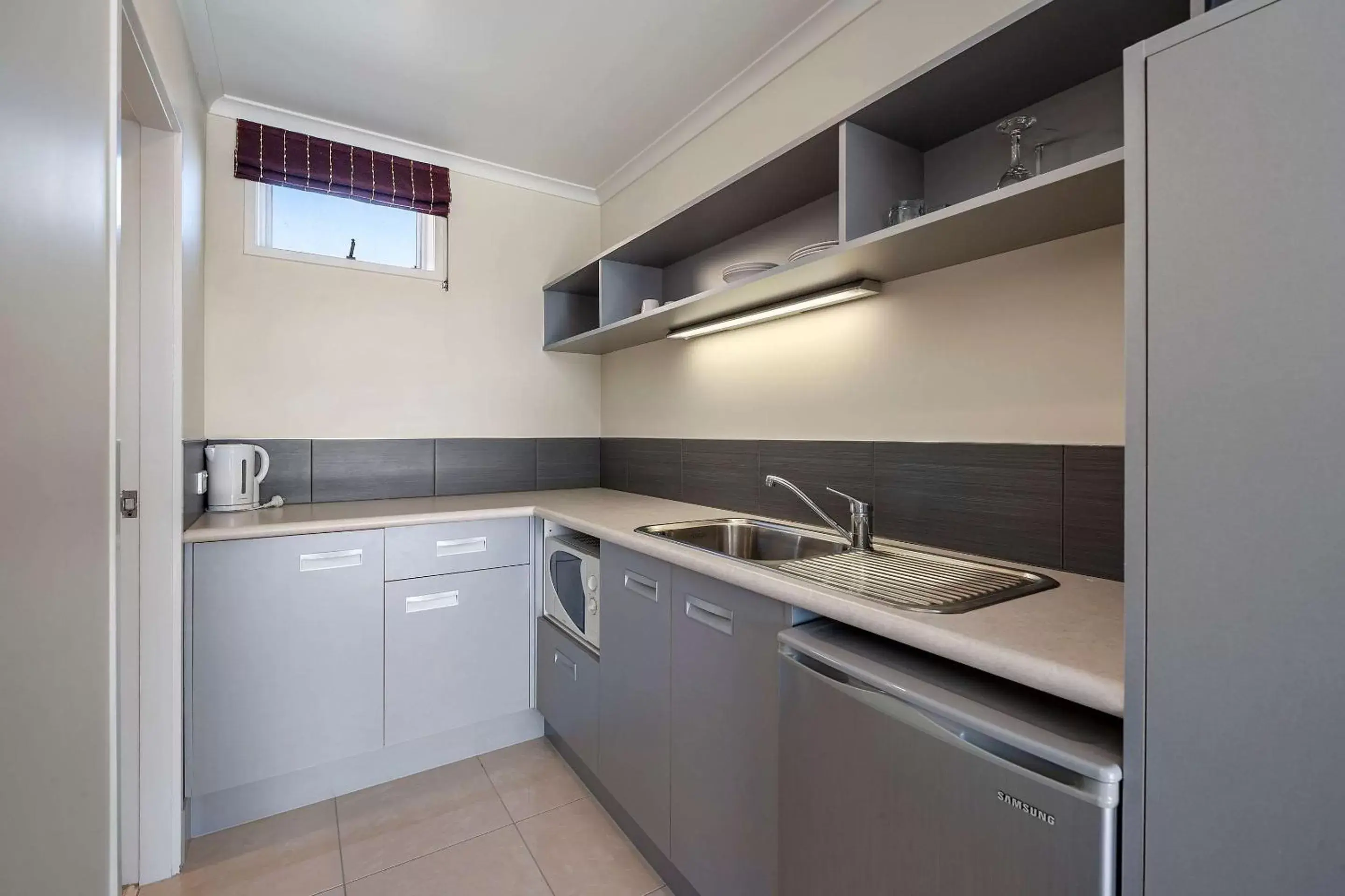 Photo of the whole room, Kitchen/Kitchenette in Quality Inn Napier