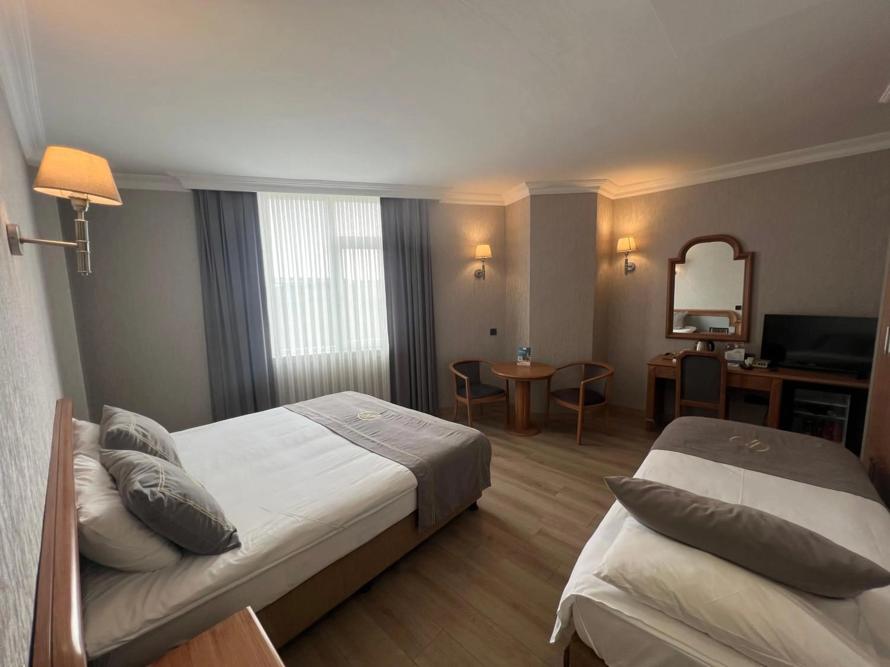 Photo of the whole room, Bed in Fuar Hotel