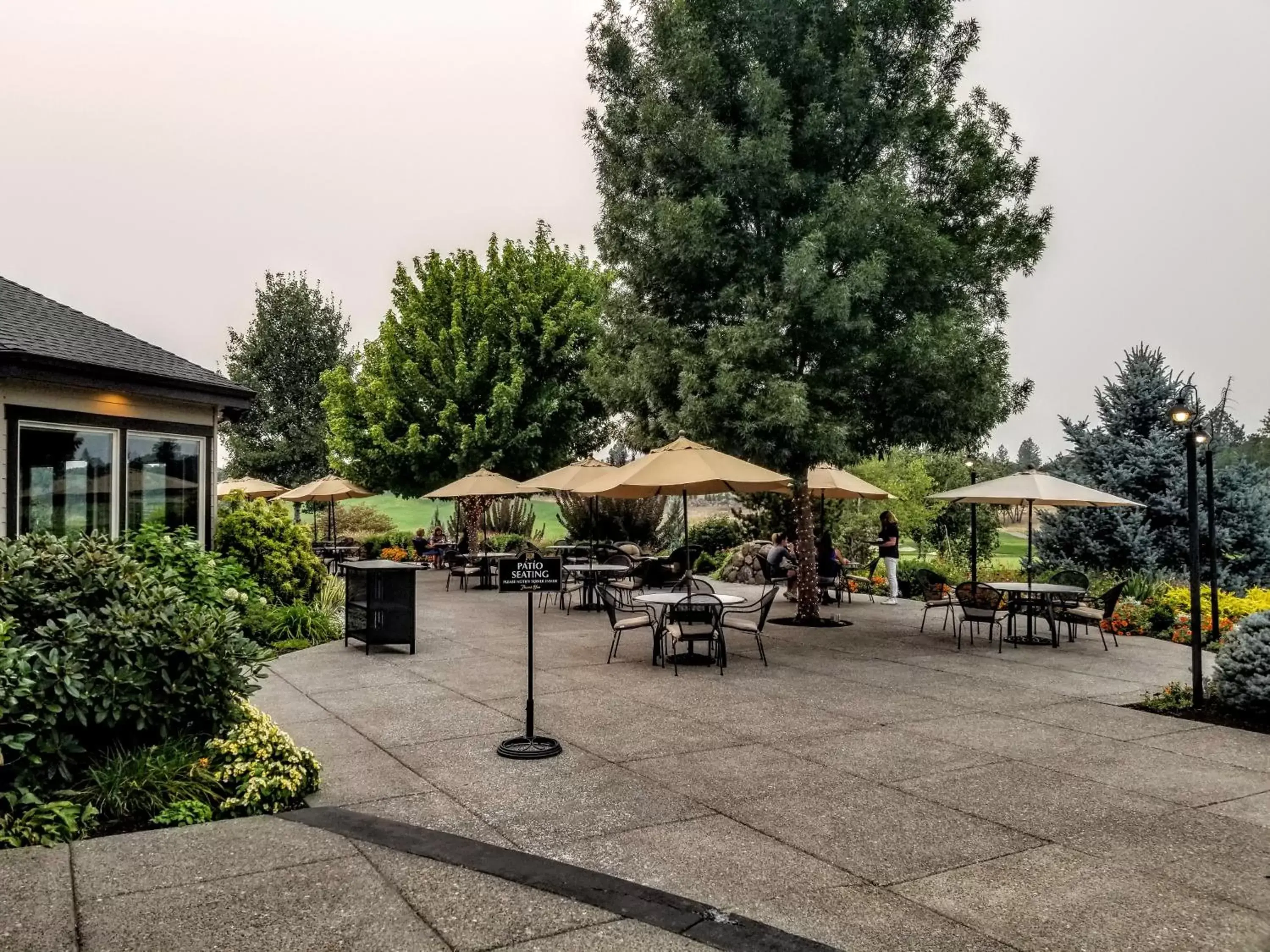 Restaurant/places to eat in Resort at Eagle Point Golf Club Lodging