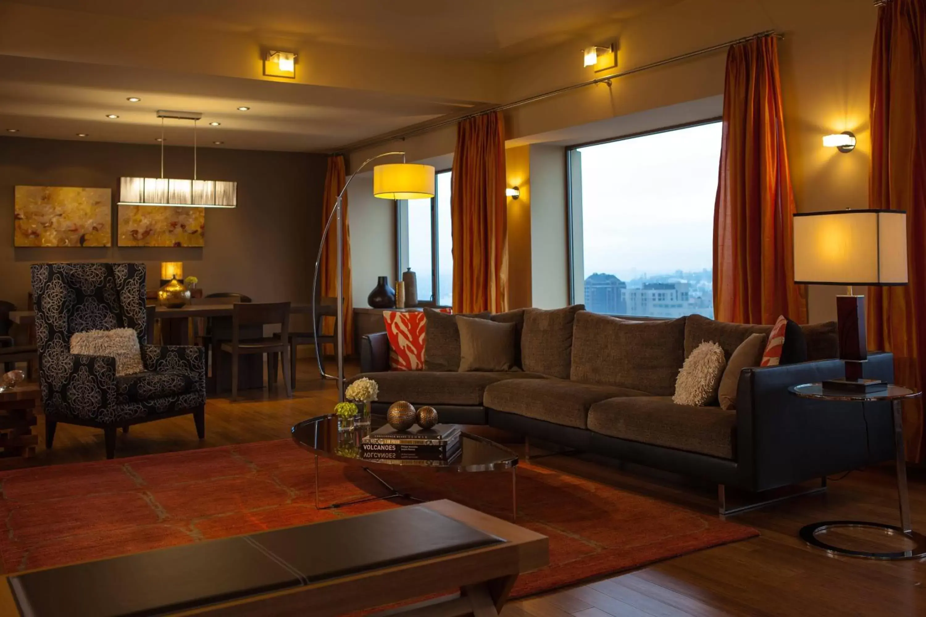 Living room, Seating Area in Renaissance Seattle Hotel