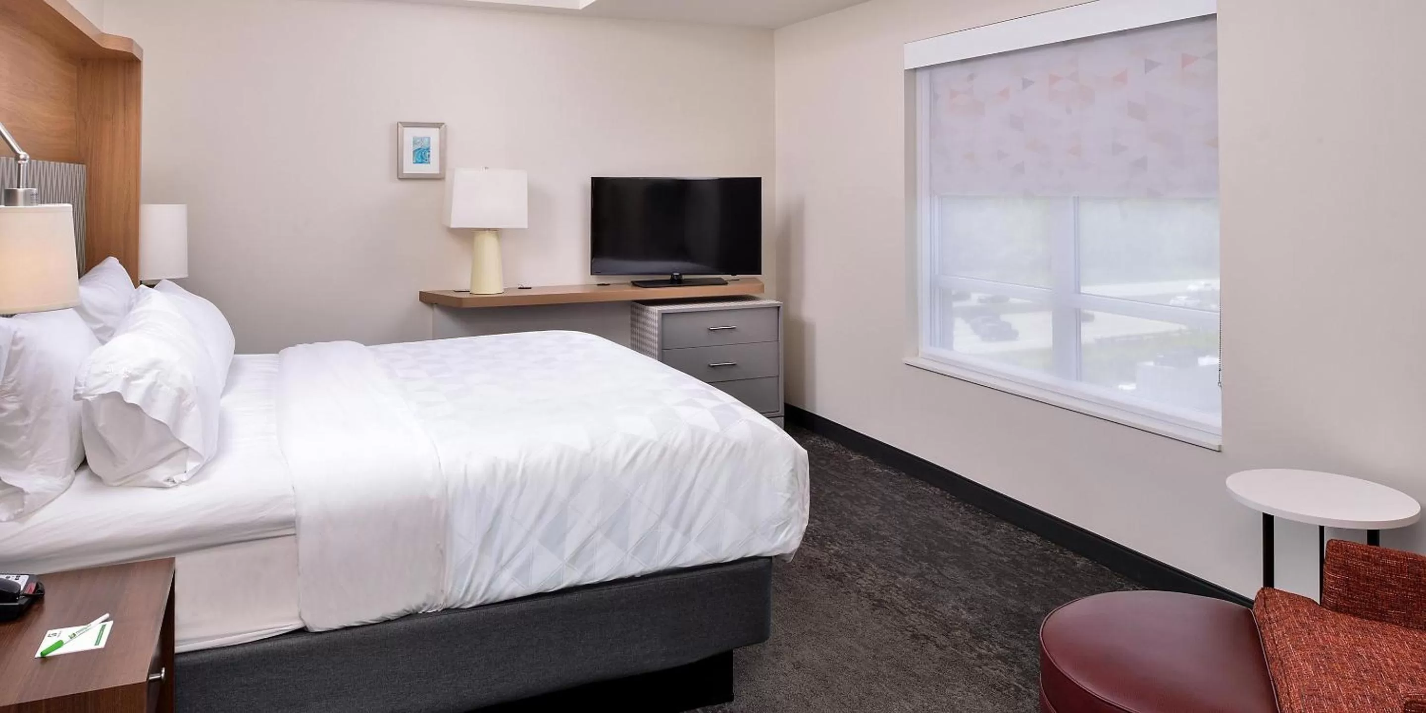 Bedroom, Bed in Holiday Inn & Suites - Farmington Hills - Detroit NW by IHG