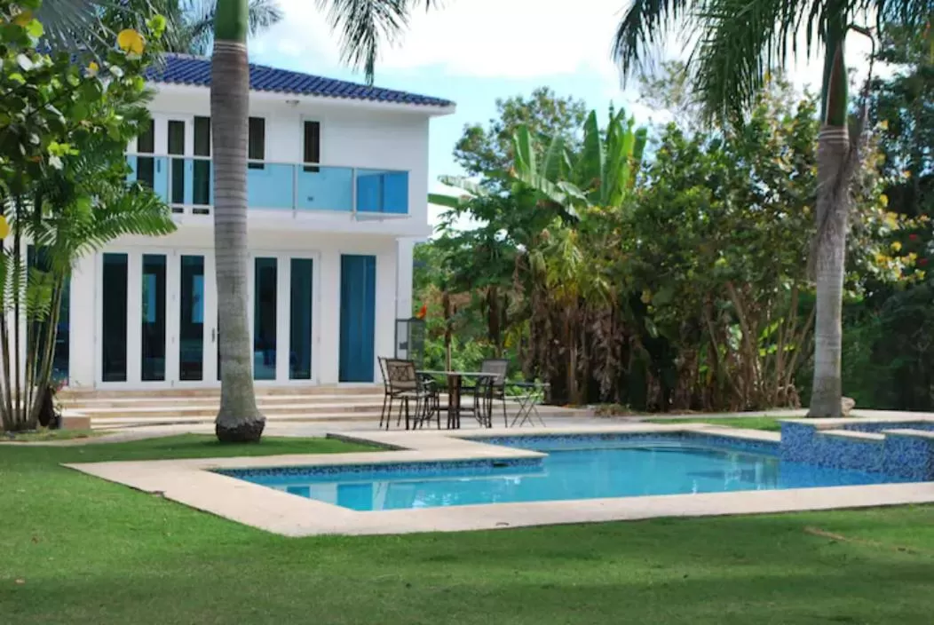 Property building, Swimming Pool in Manati World Point Inn