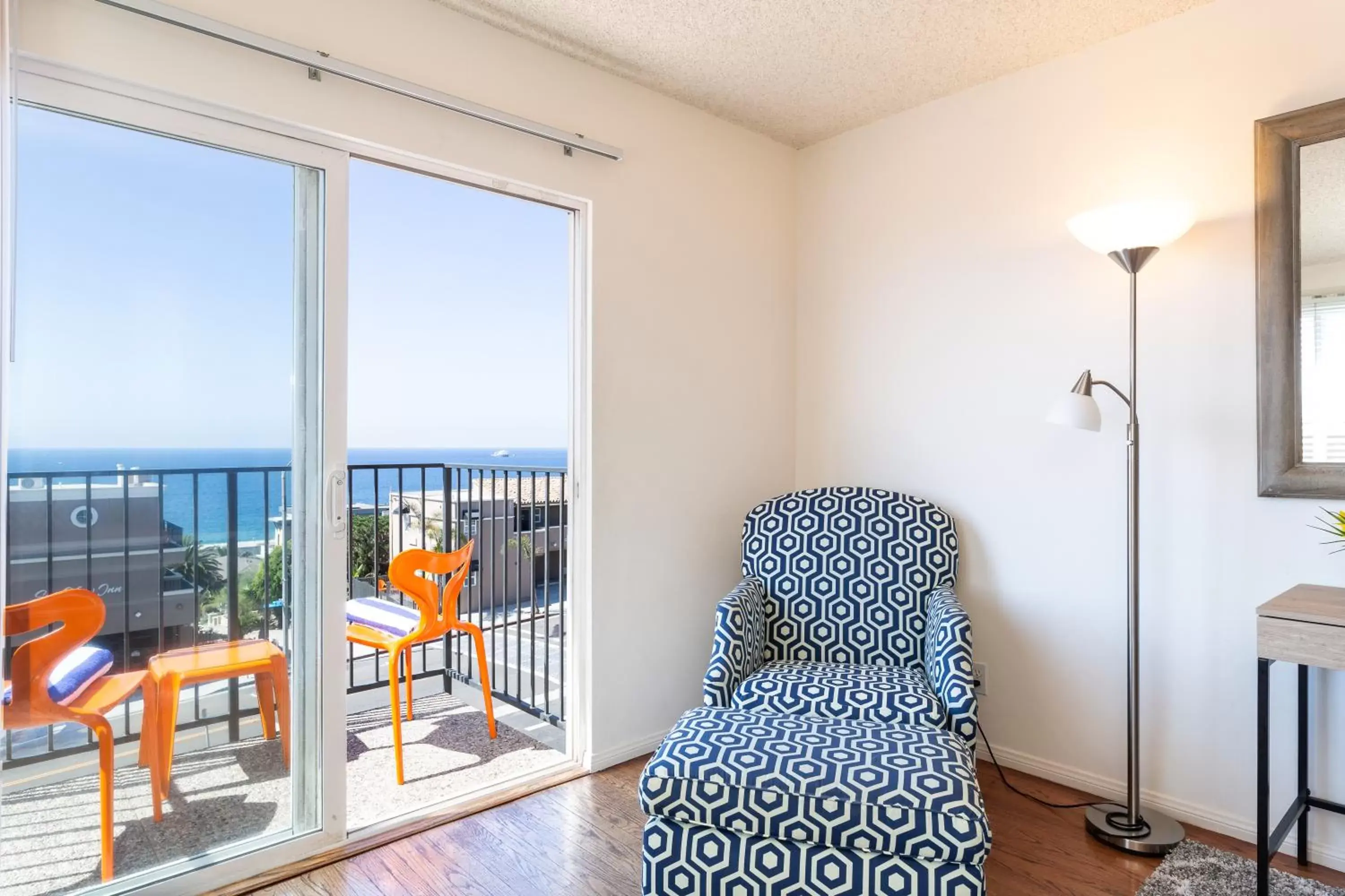 Living room in The Sea View Inn At The Beach Living room in The Sea View Inn At The Beach